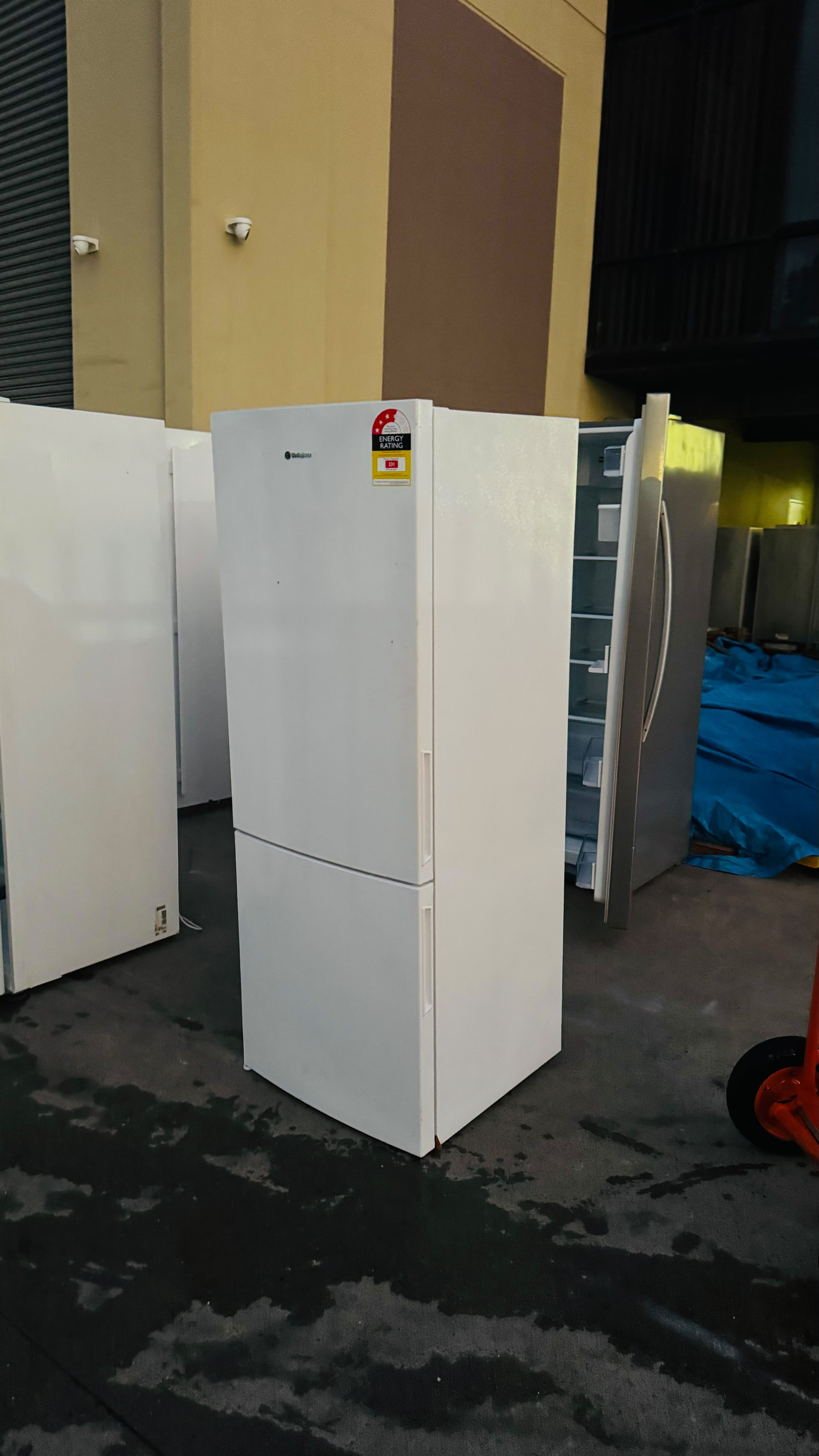 WESTINGHOUSE 340 LITRES FRIDGE FREEZER