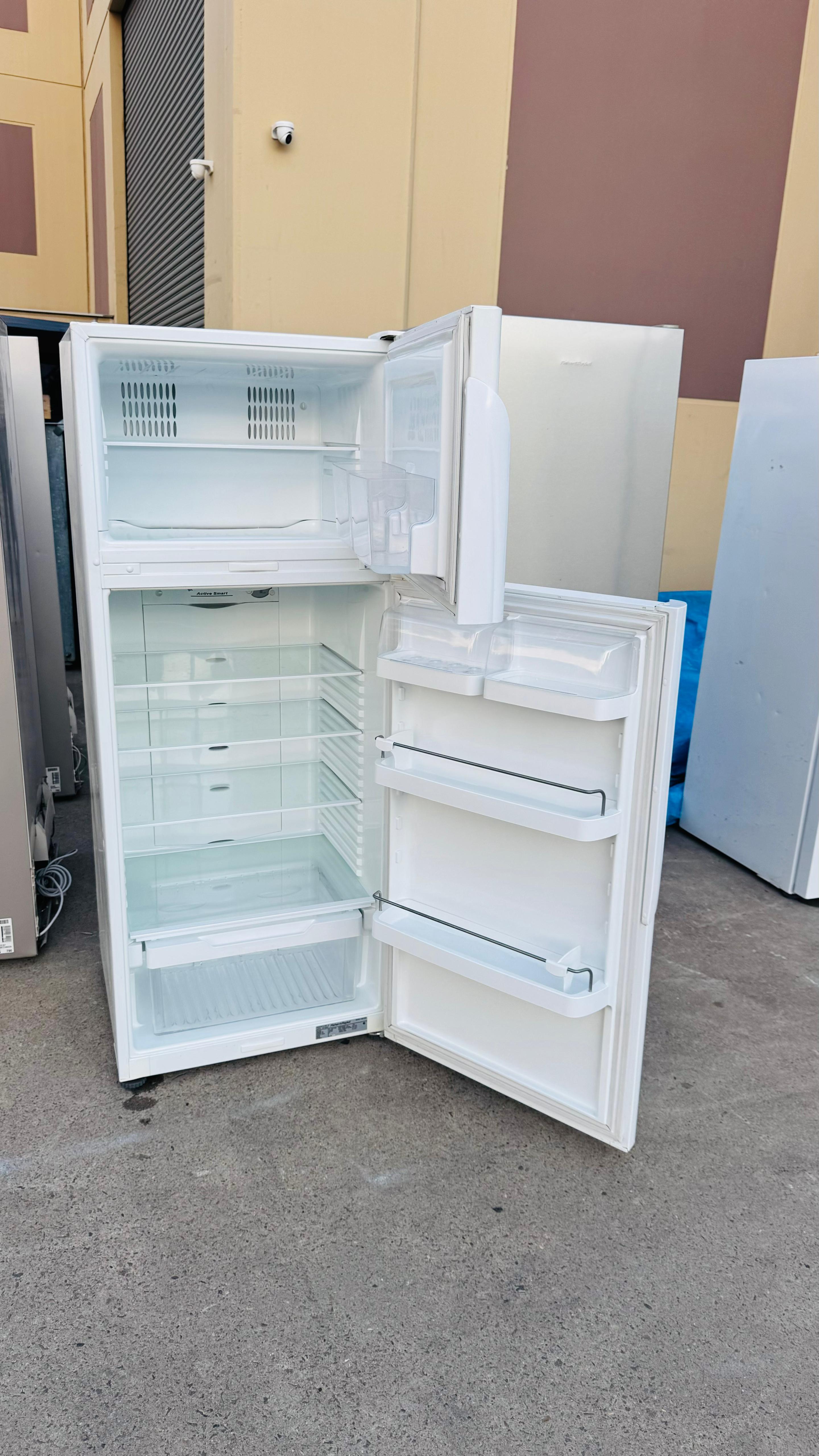 FISHER AND PAYKEL 380 LITRES FRIDGE FREEZER