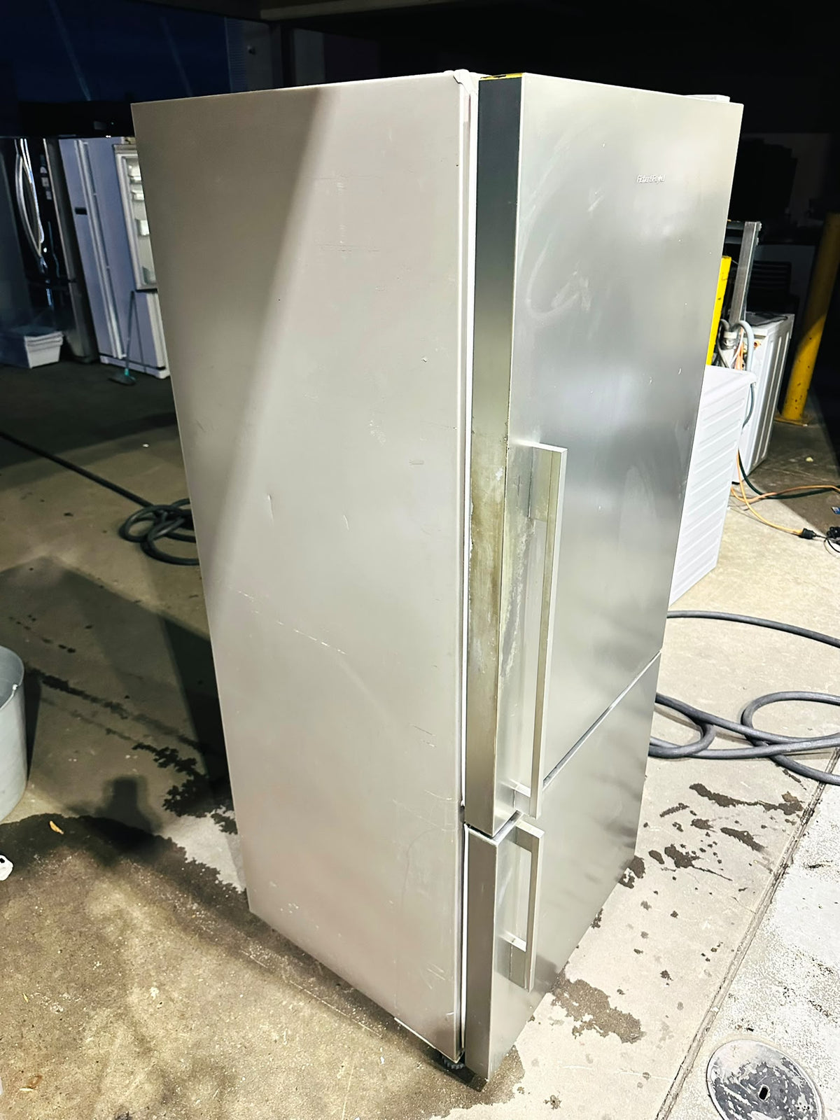 FISHER AND PAYKEL 442 LITRES FRIDGE FREEZER