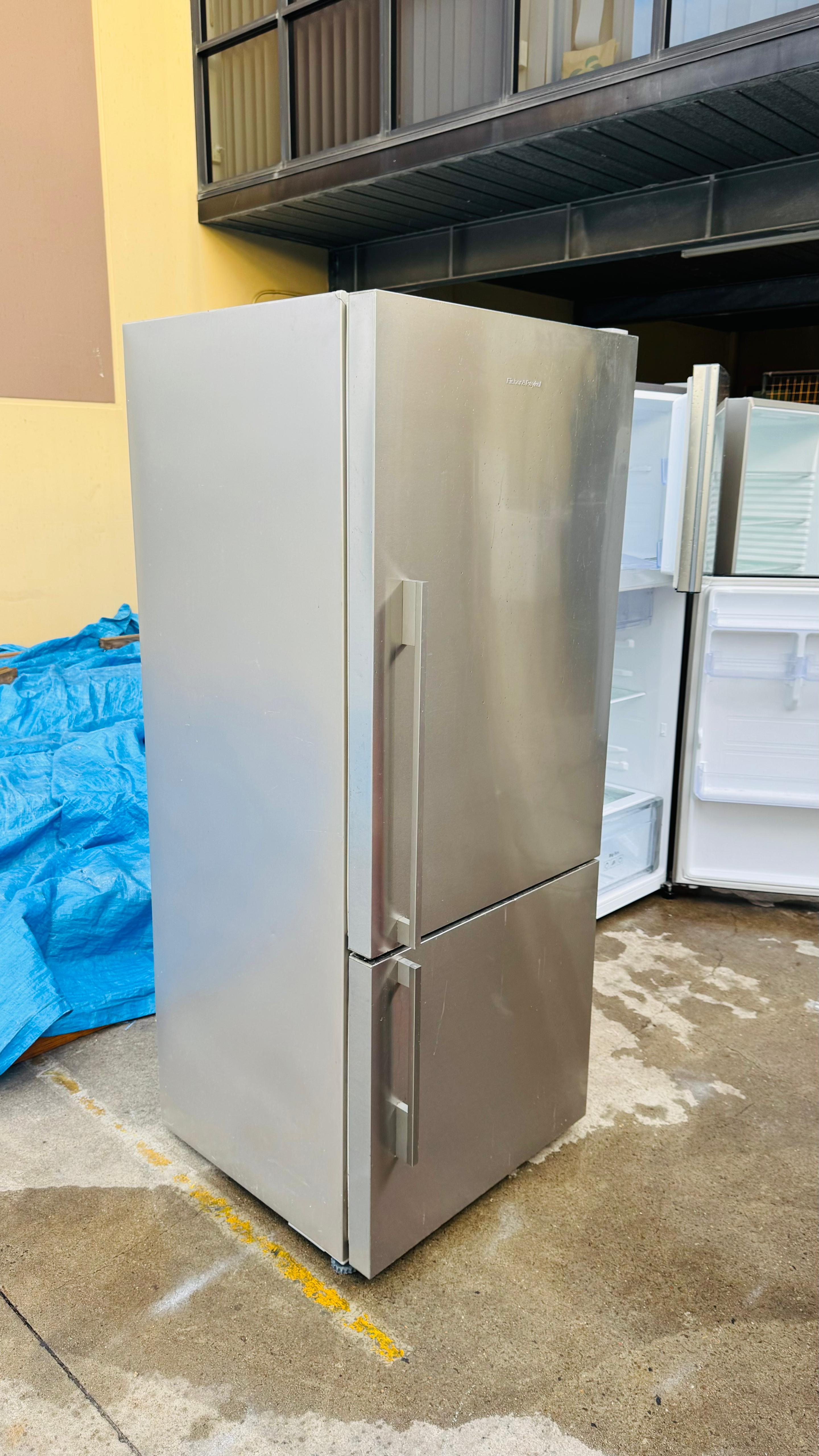 FISHER AND PAYKEL 442 LITRES FRIDGE FREEZER