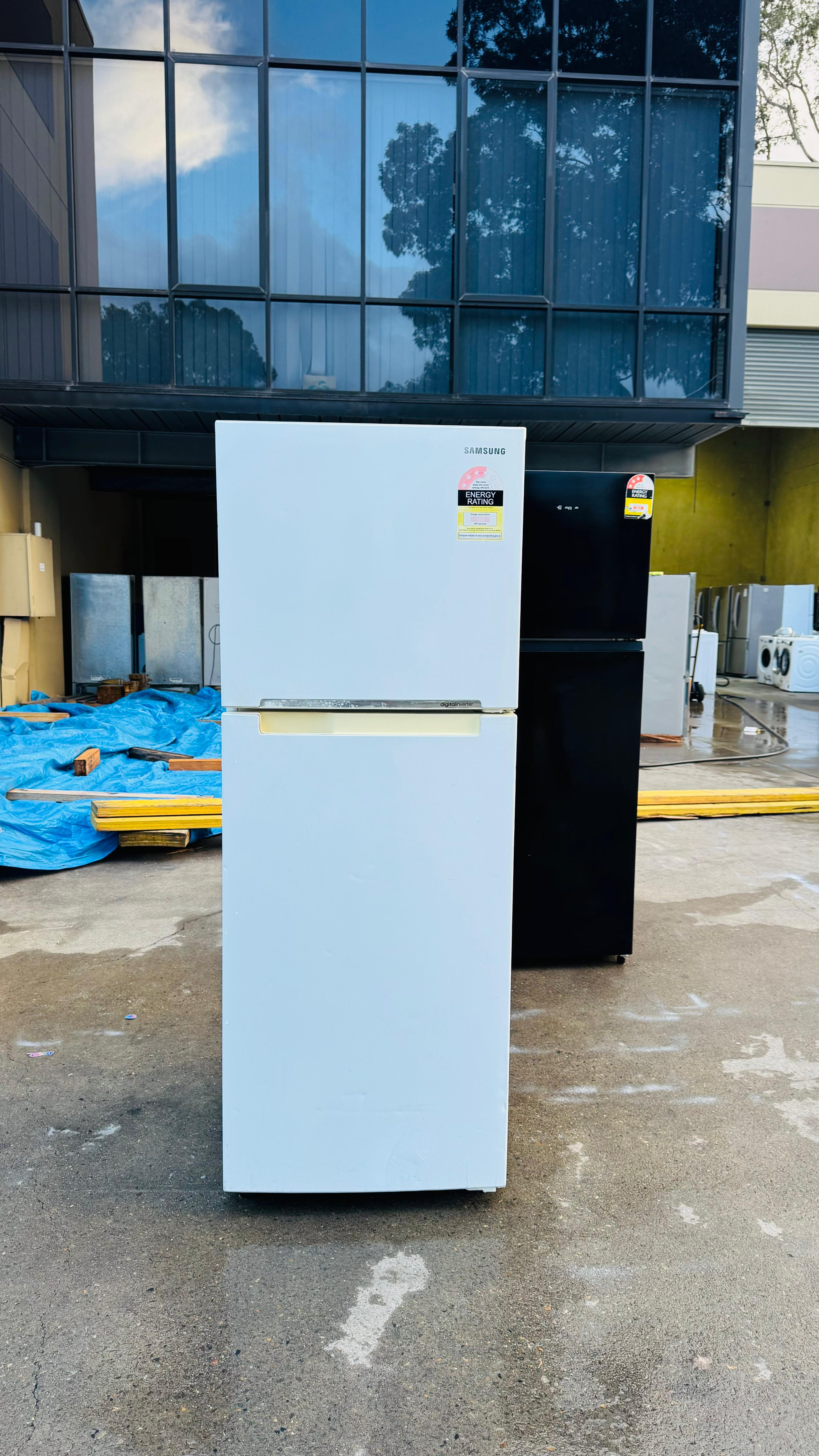 SAMSUNG 320 LITRES FRIDGE FREEZER