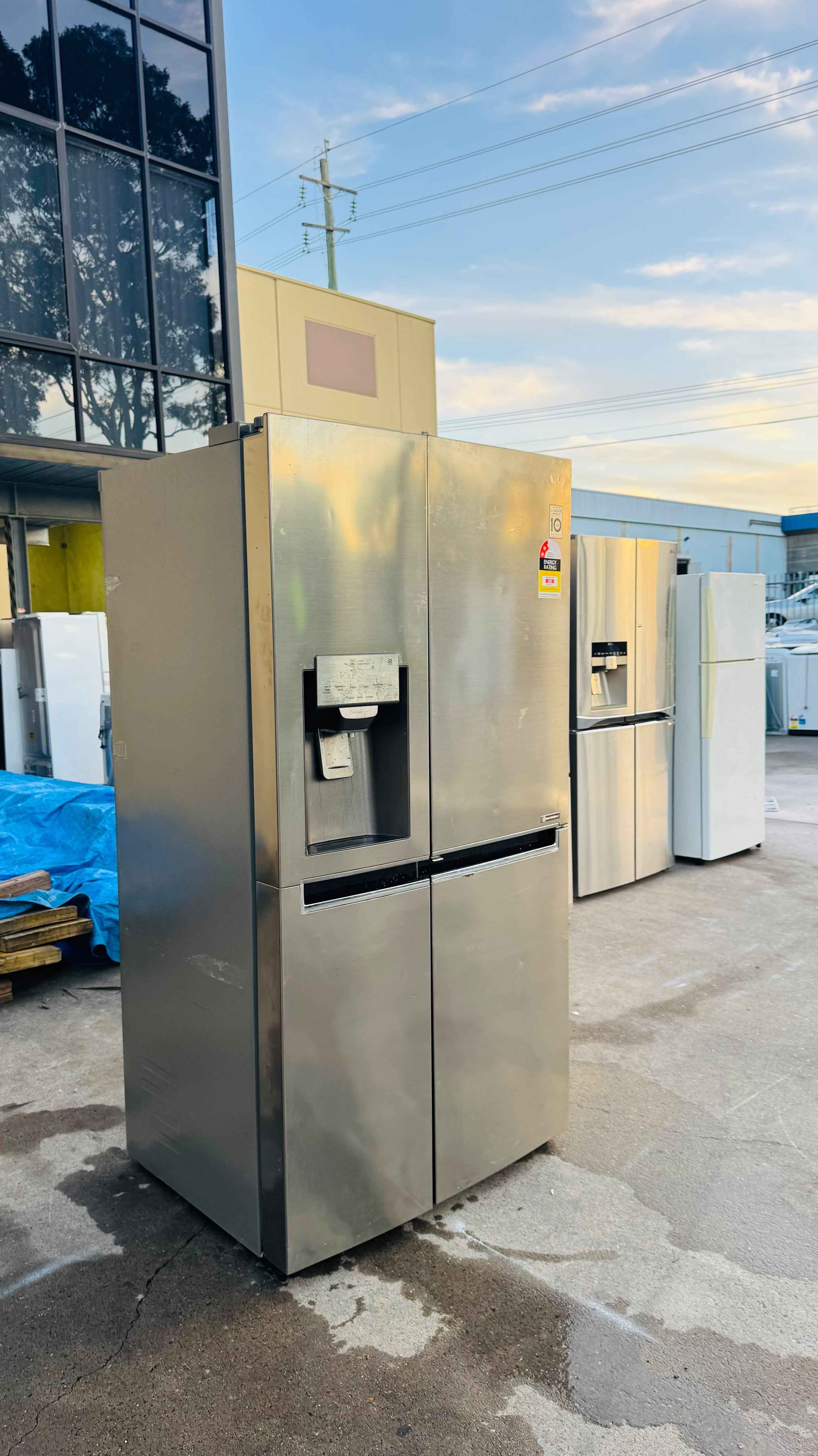 LG 665 SIDE BY SIDE LITRES FRIDGE FREEZER