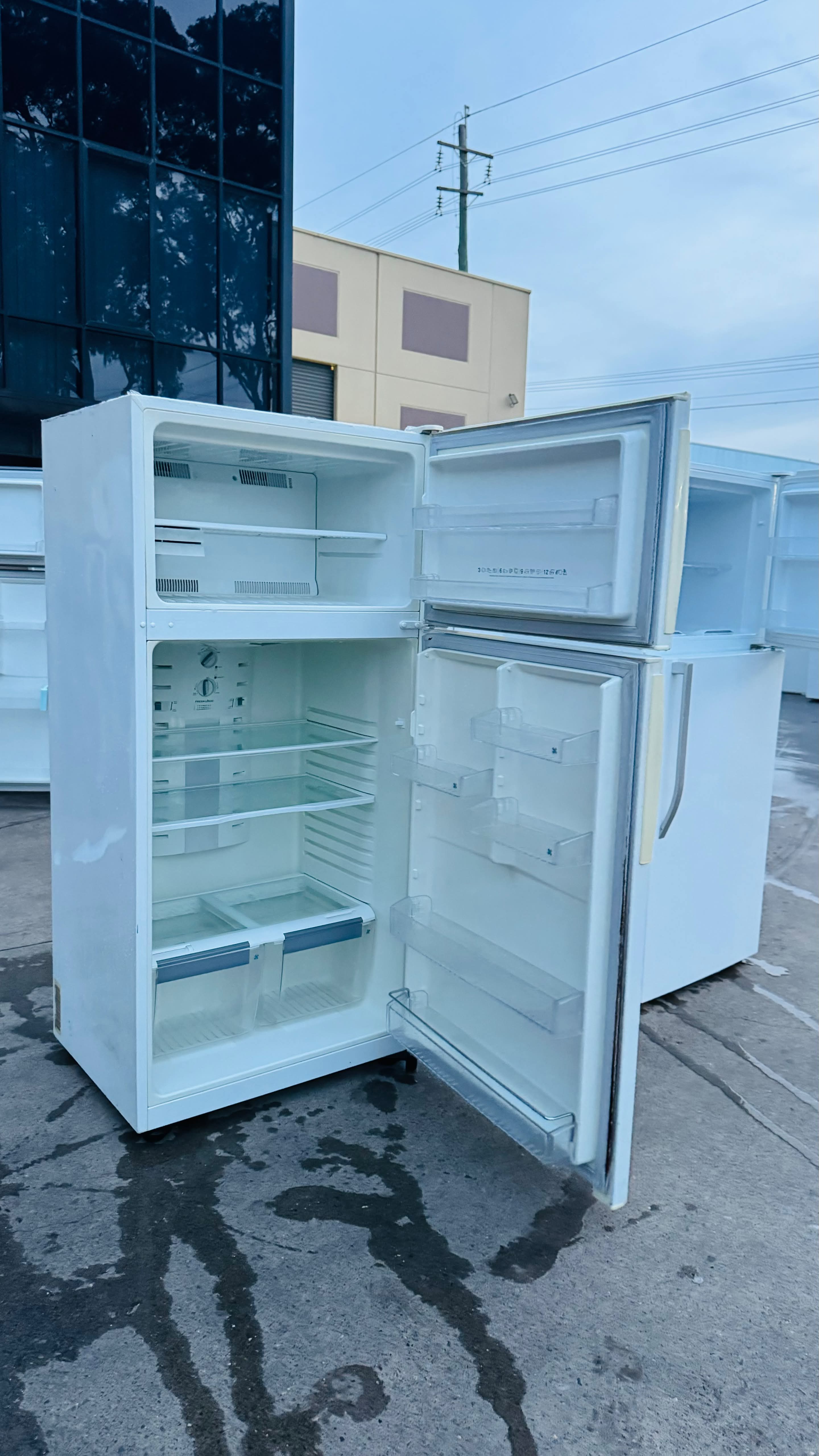ELECTROLUX 517 LITRES FRIDGE FREEZER