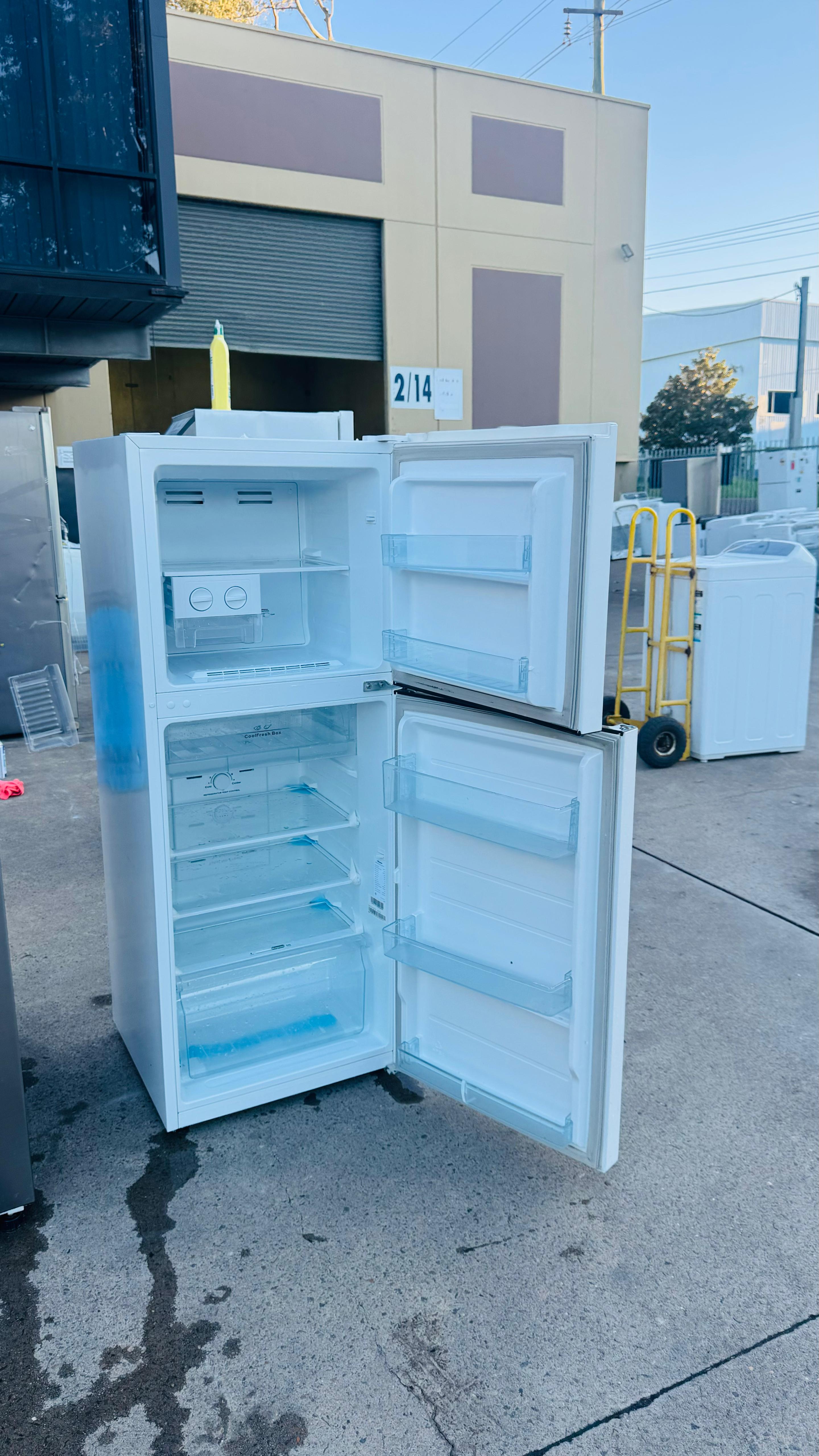HISENSE 230 LITRES FRIDGE FREEZER