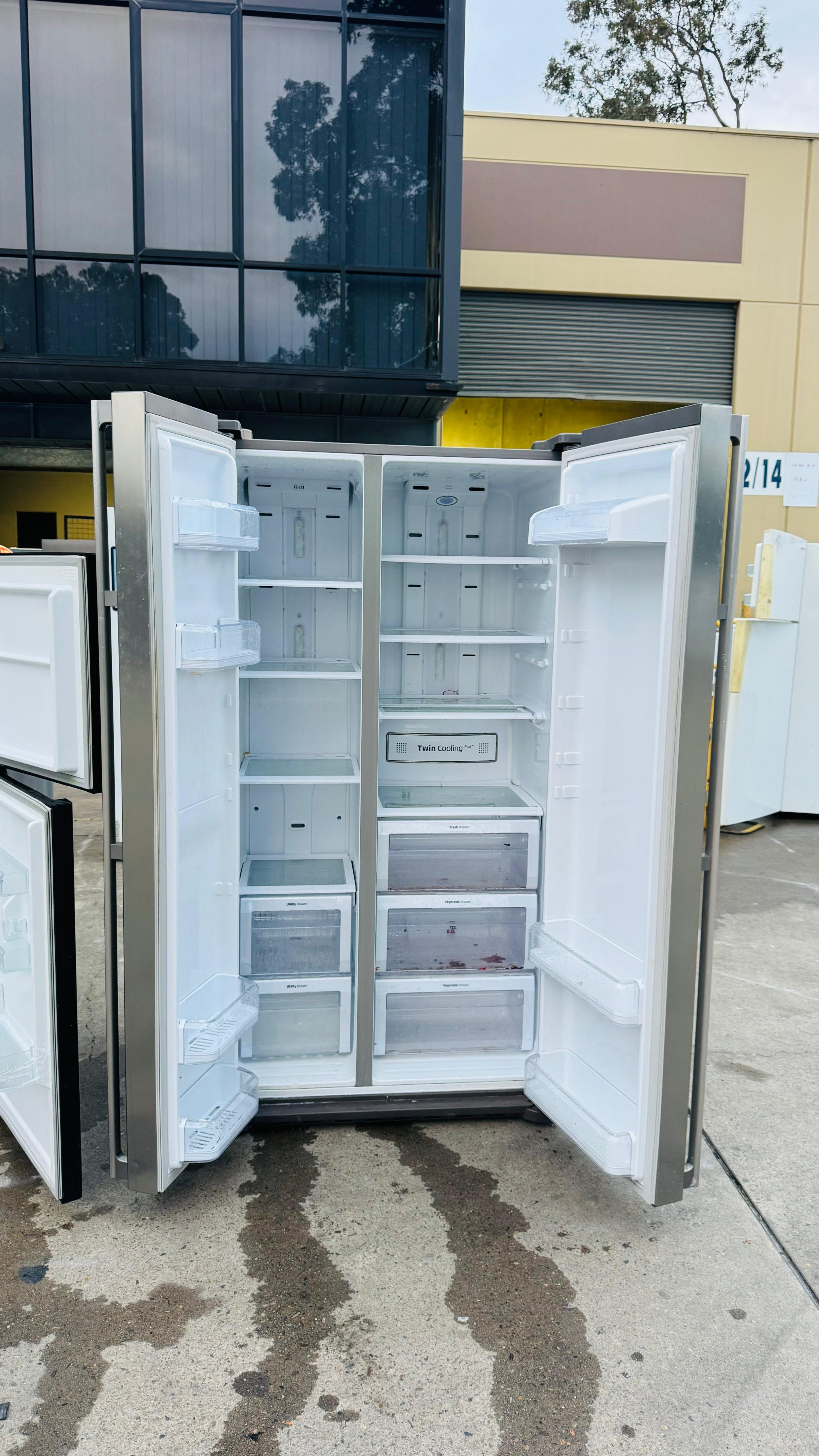 SAMSUNG SIDE BY SIDE 710 LITRES FRIDGE FREEZER