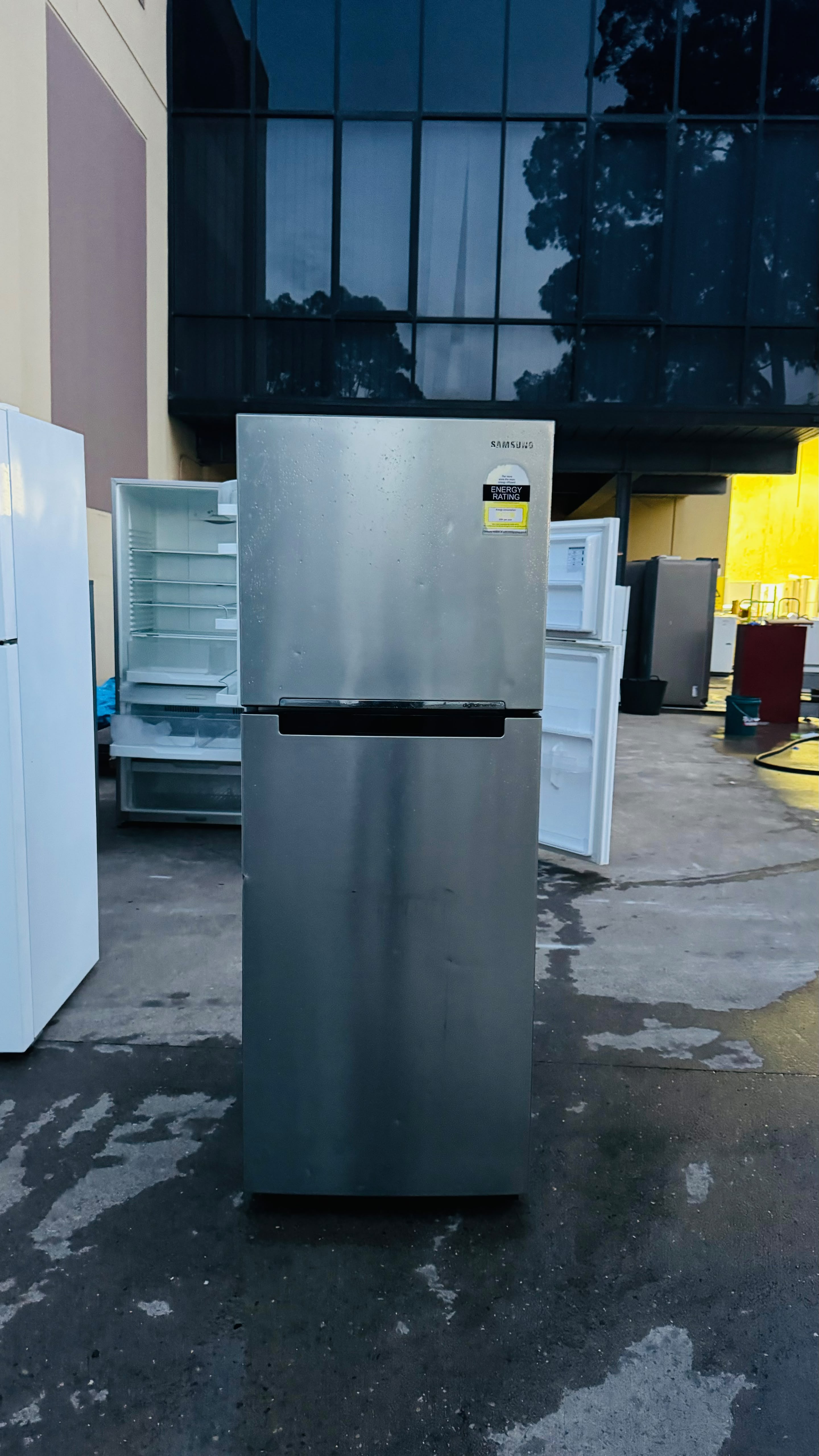 SAMSUNG 320 LITRES FRIDGE FREEZER