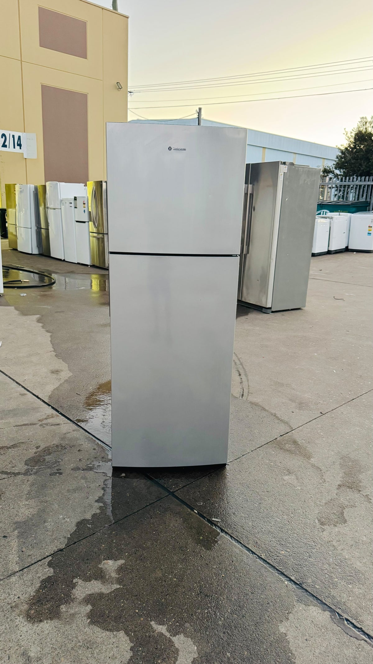 WESTINGHOUSE 339 LITRES FRIDGE FREEZER