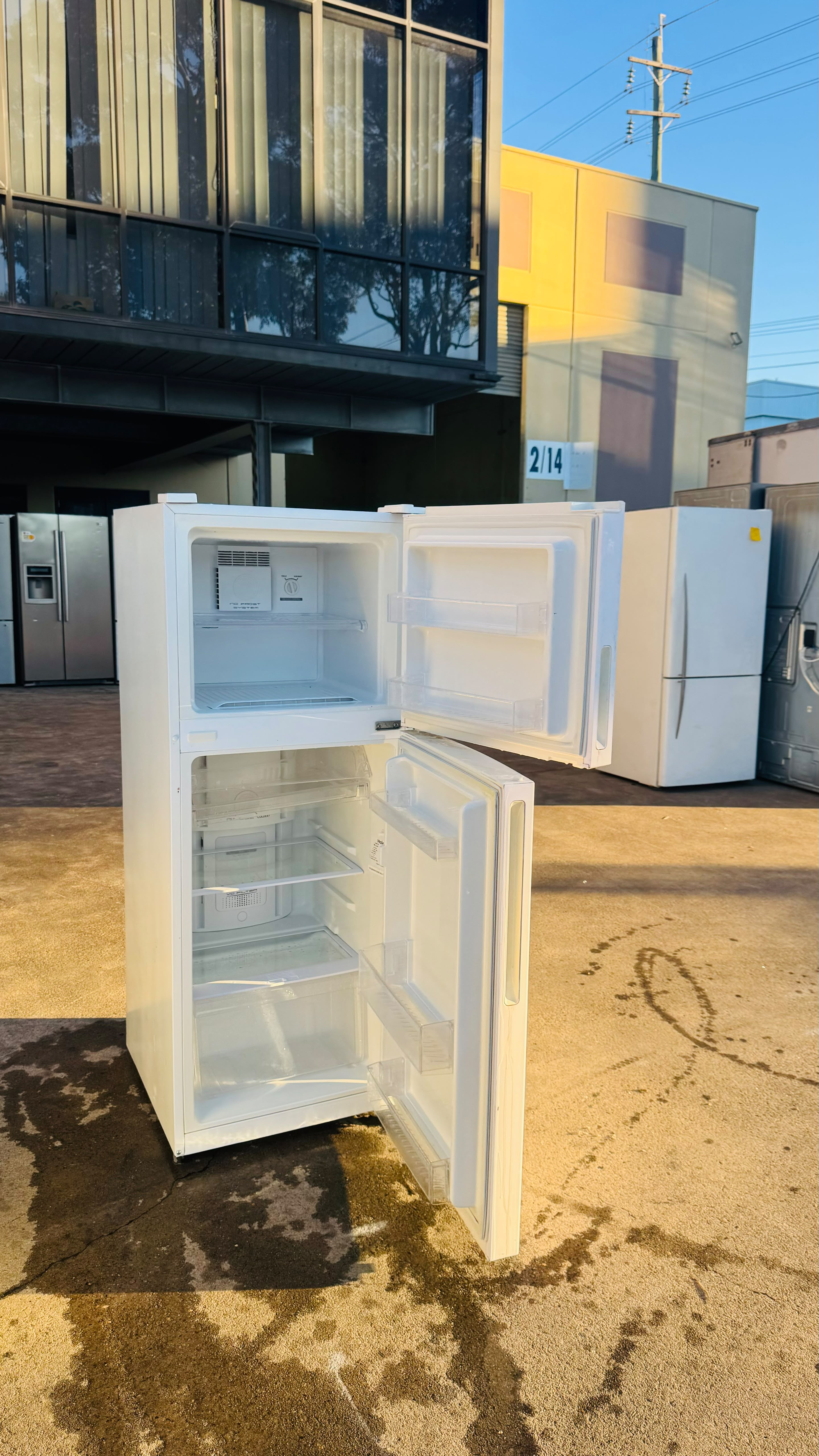 HAIER 224 LITRES FRIDGE FREEZER