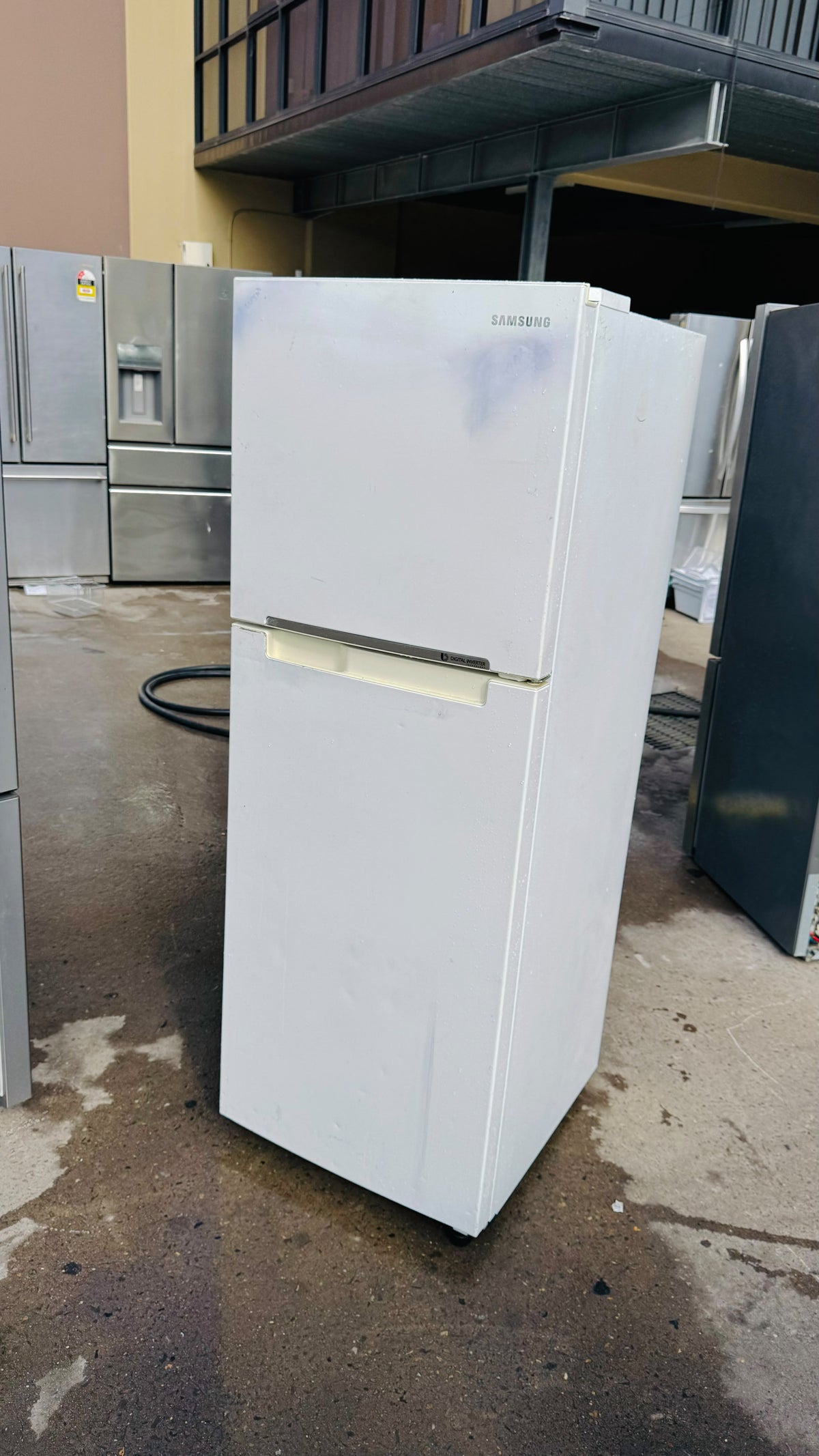 SAMSUNG 255 LITRES FRIDGE FREEZER