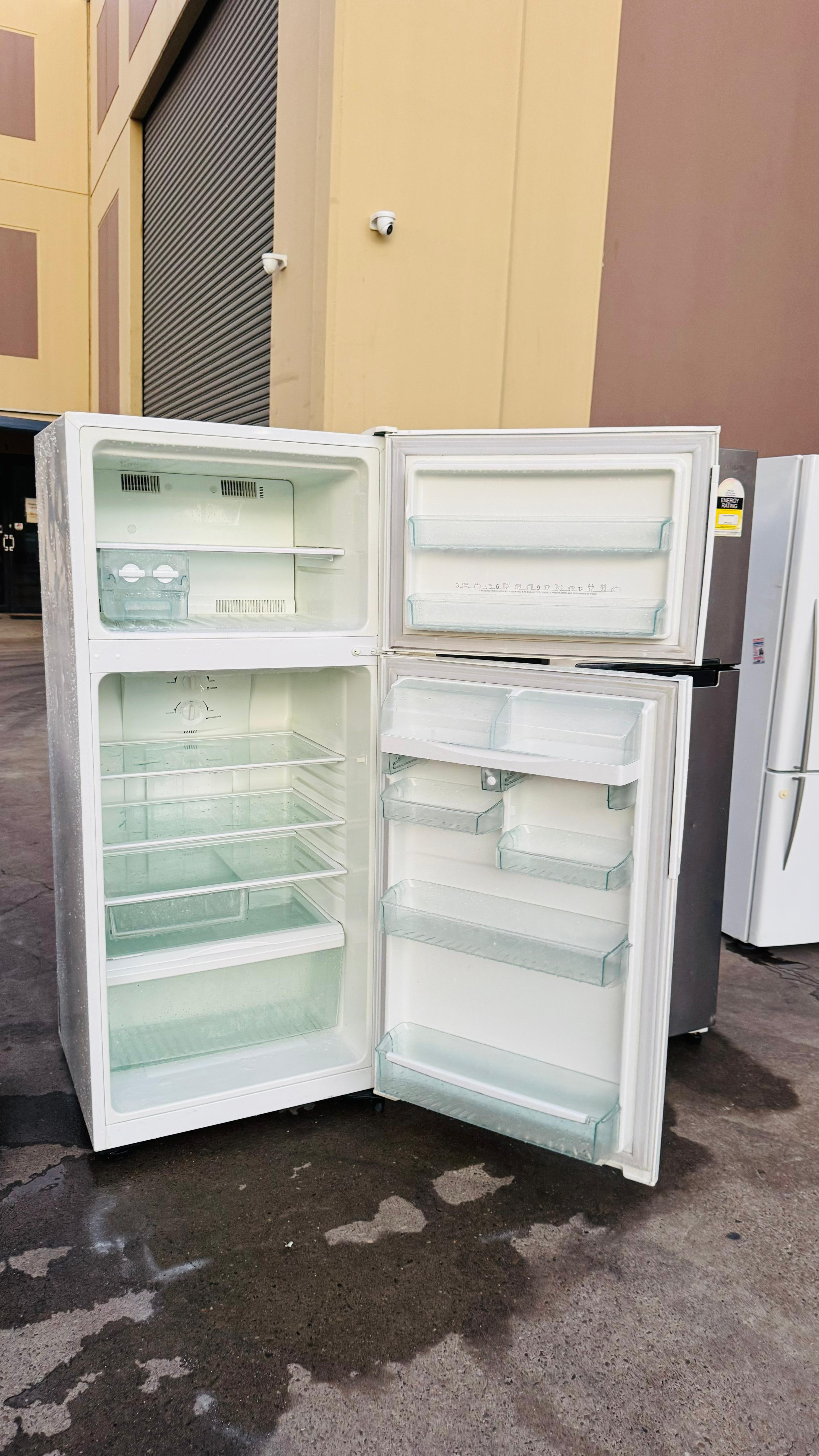 WESTINGHOUSE 420 LITRES FRIDGE FREEZER