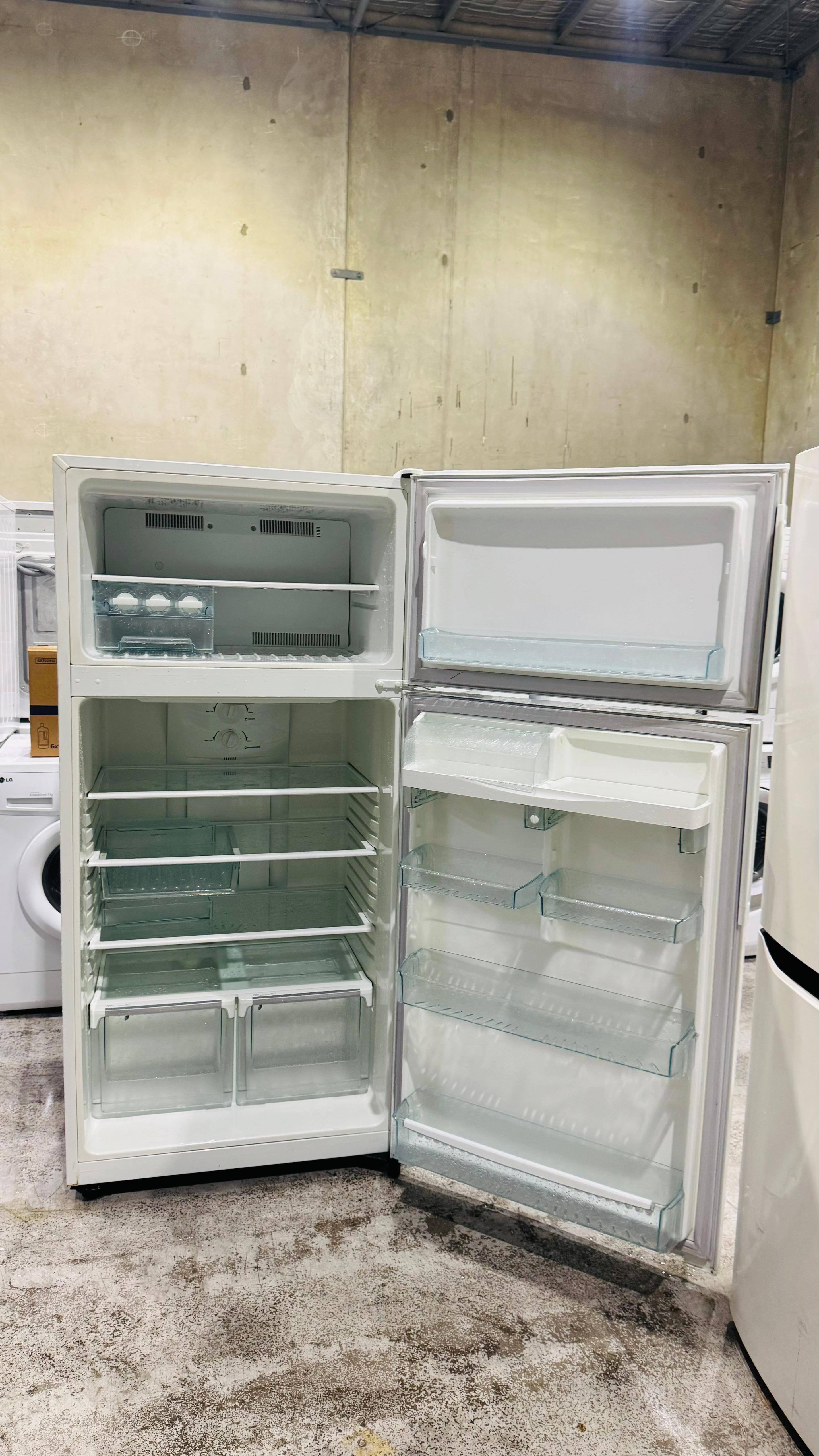 WESTINGHOUSE 520 LITRES FRIDGE FREEZER