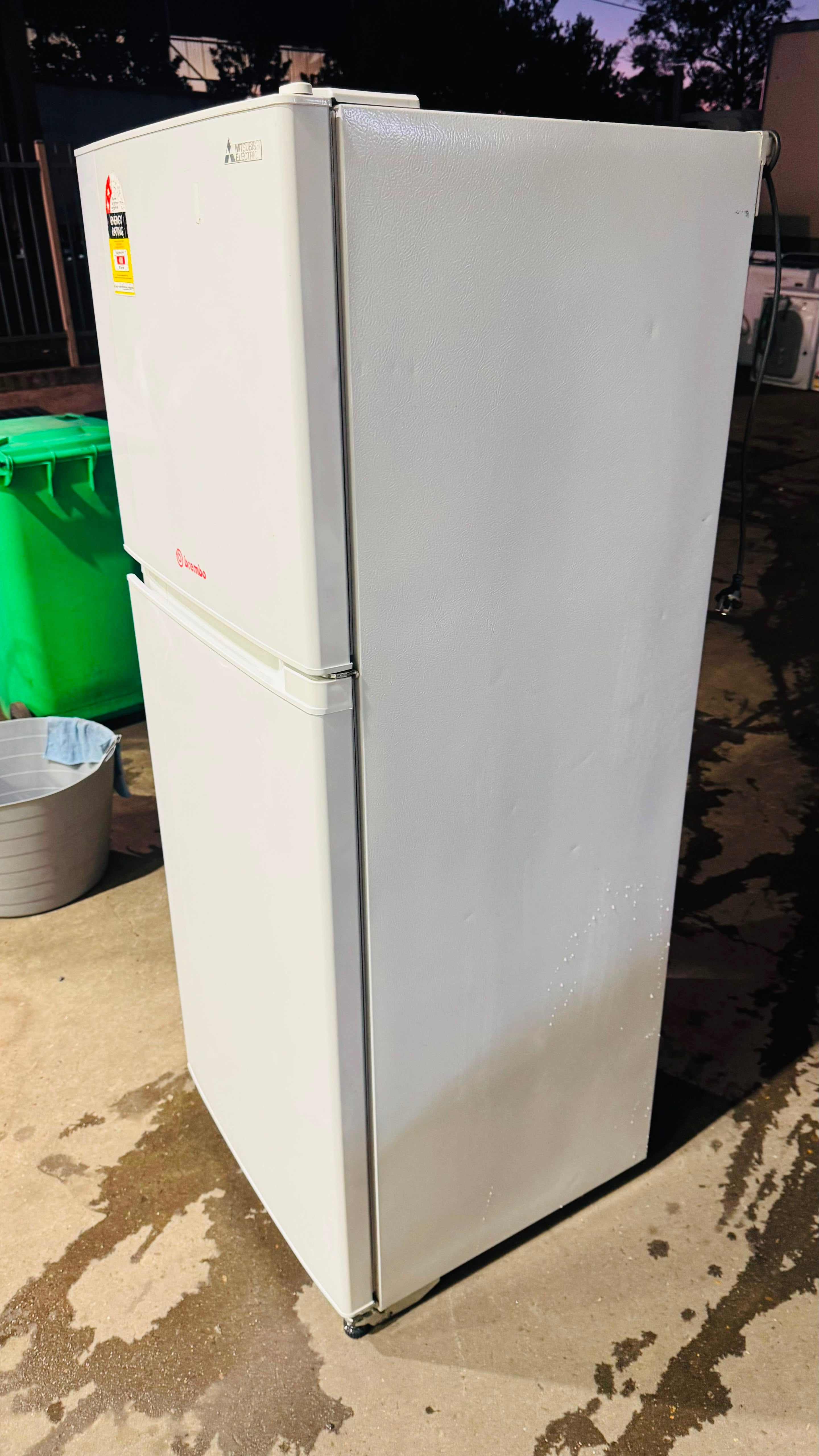 MITSUBUSHI 420 LITRES FRIDGE FREEZER