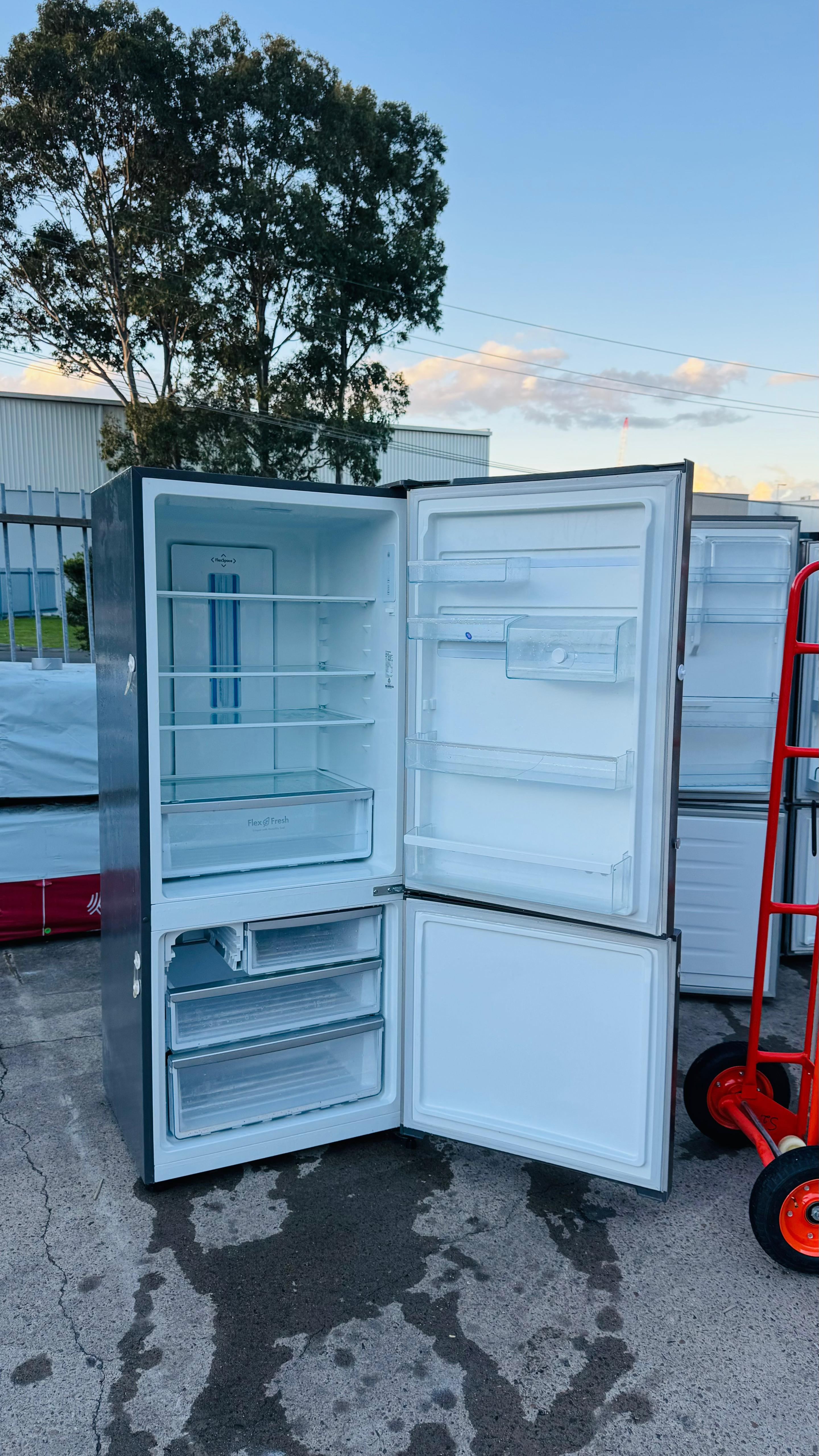 WESTINGHOUSE 454 LITRES FRIDGE FREEZER