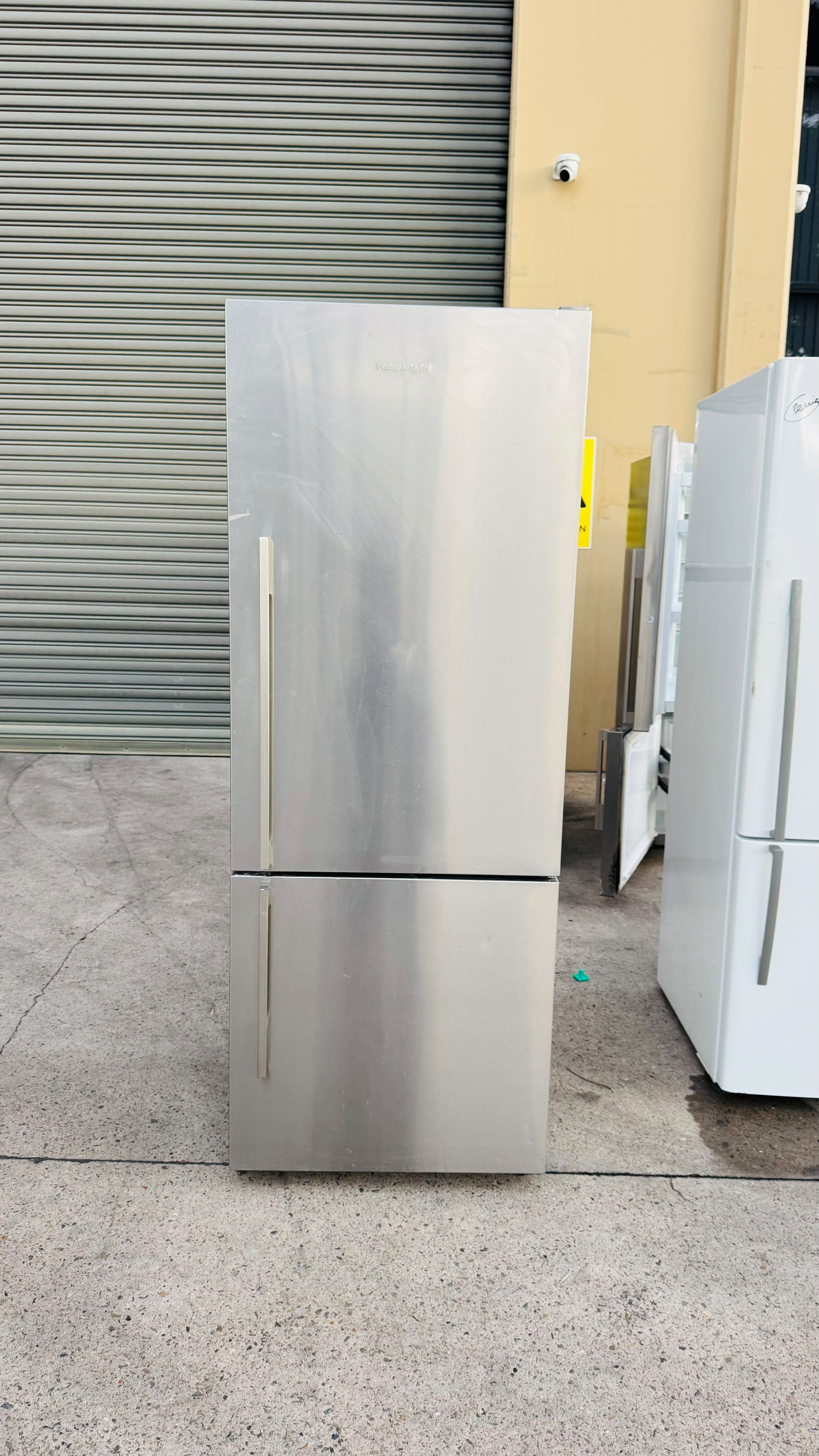 FISHER AND PAYKEL 403 LITRES FRIDGE FREEZER