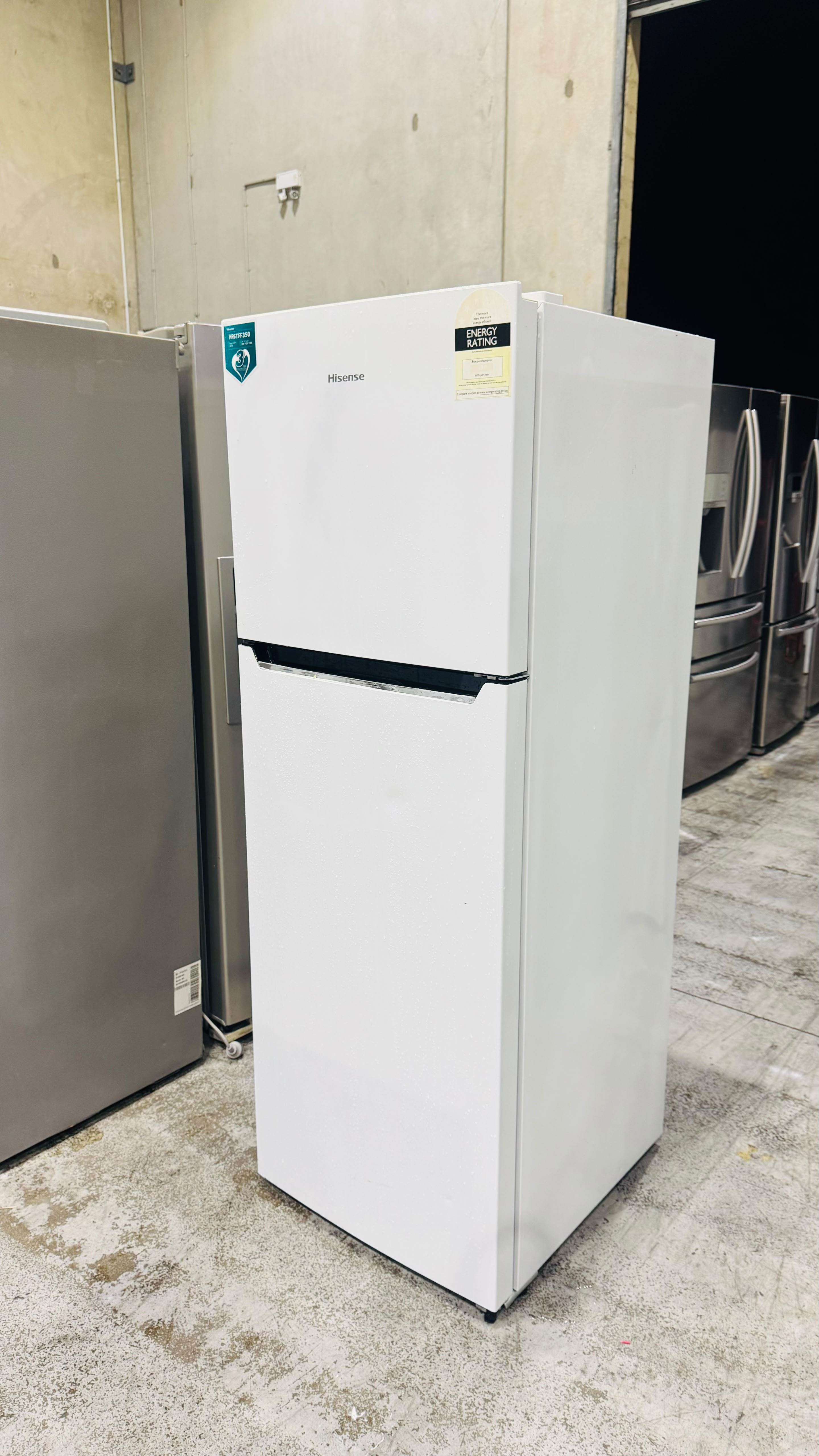 HISENSE 350 LITRES FRIDGE FREEZER