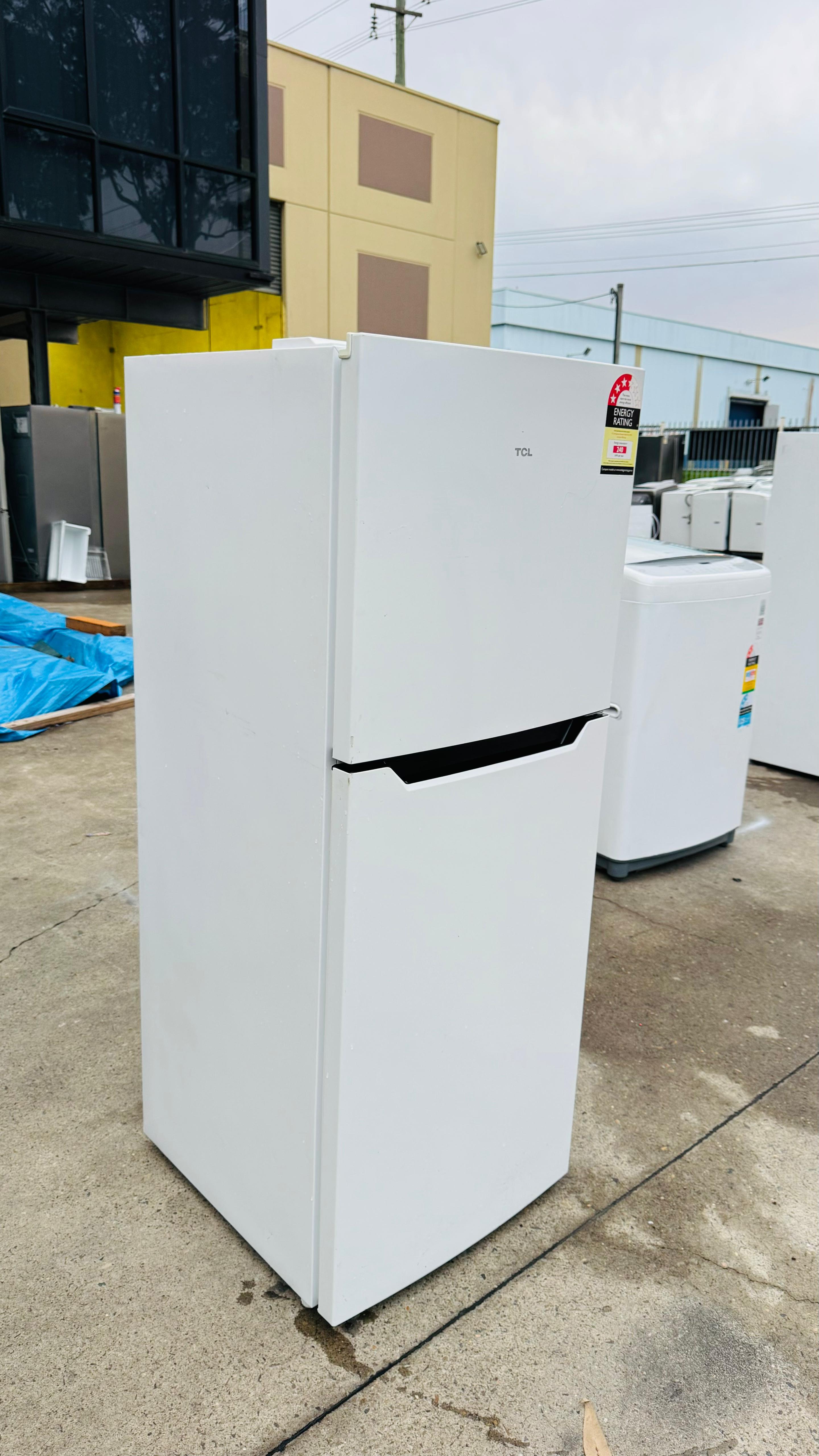 TCL 221 LITRES FRIDGE FREEZER