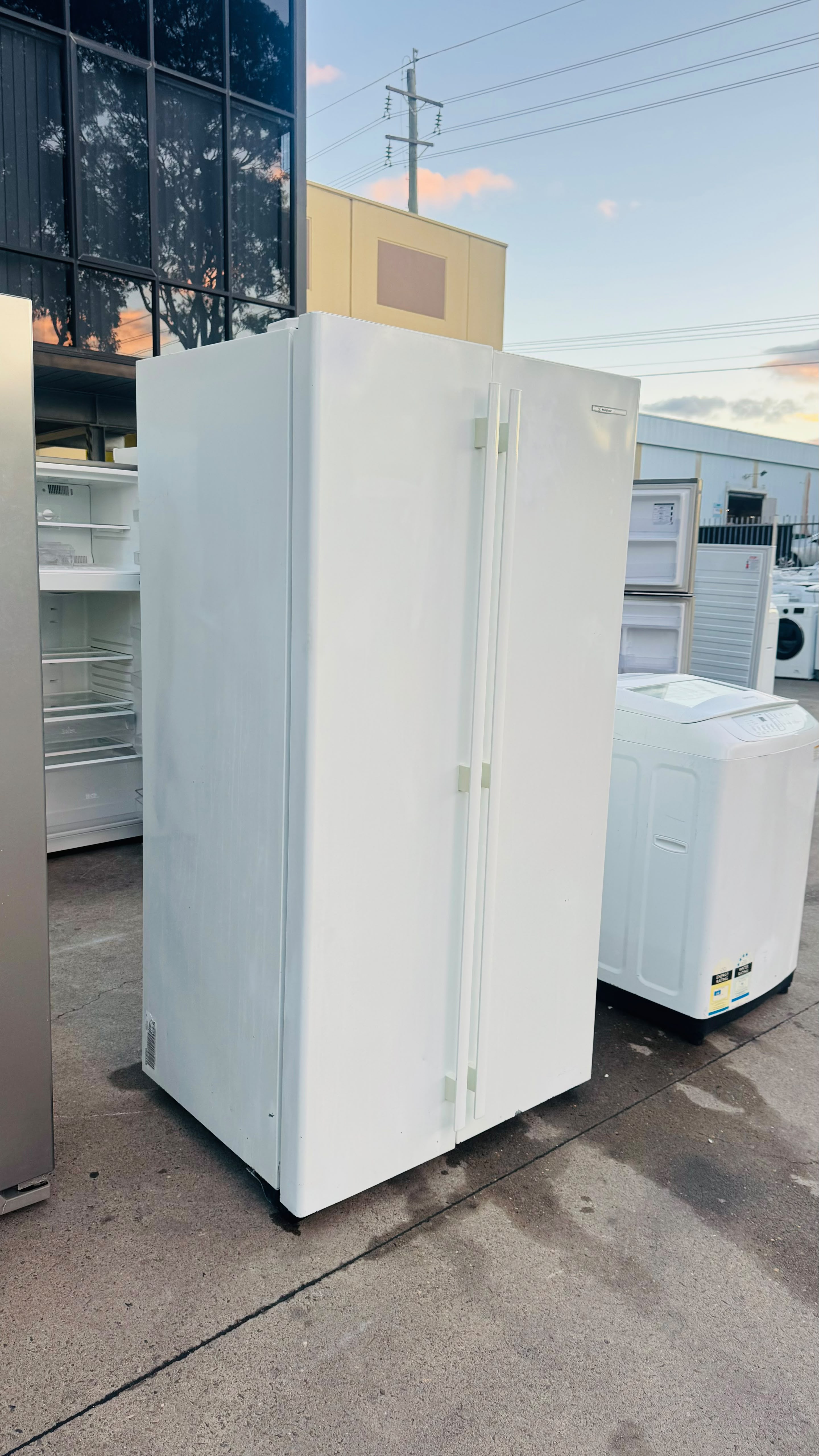 WESTINGHOUSE SIDE BY SIDE 606 LITRES FRIDGE FREEZER