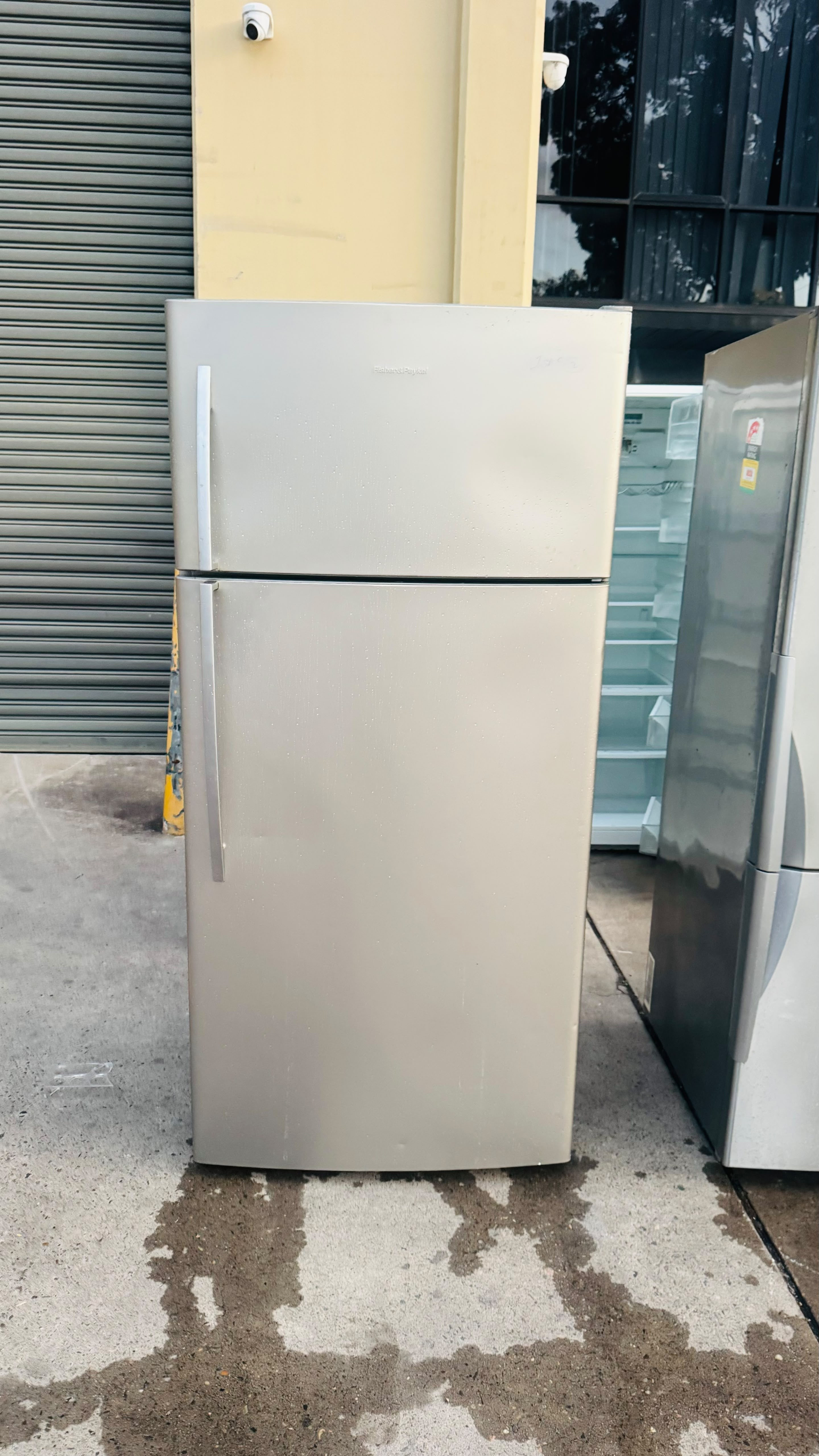 FISHER AND PAYKEL 517 LITRES FRIDGE FREEZER