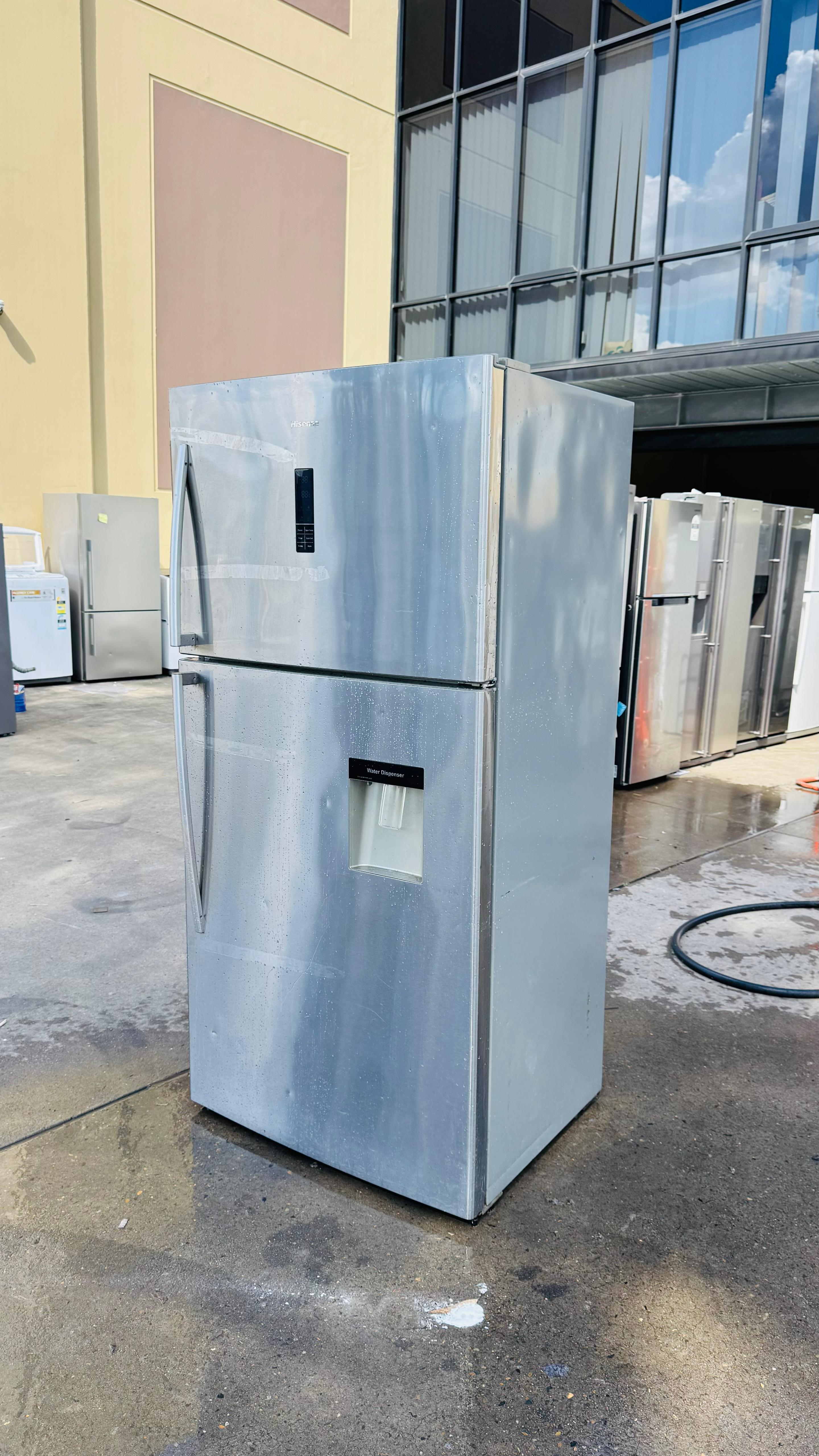 HISENSE 593 LITRES FRIDGE FREEZER