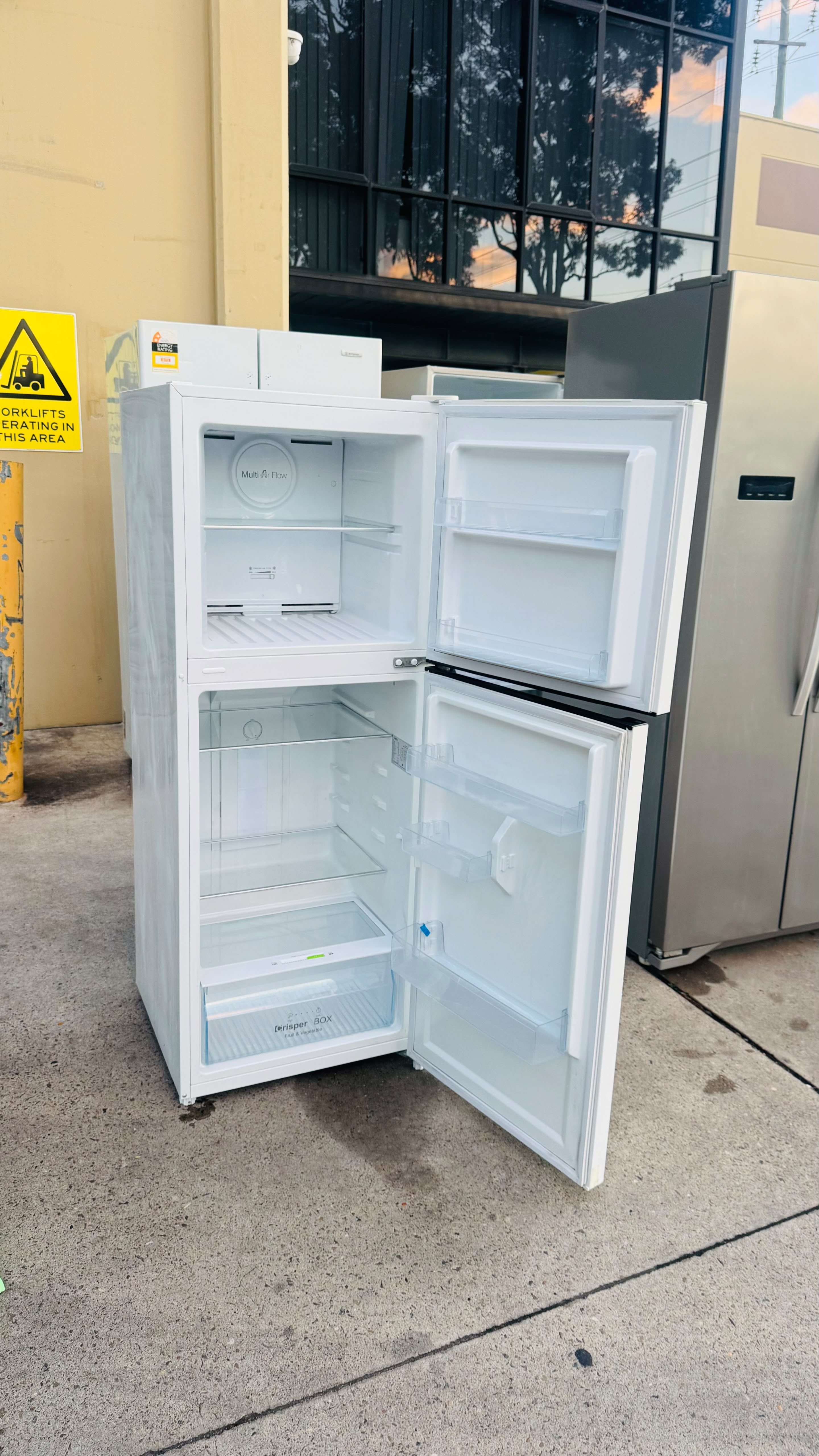 CHIQ 216 LITRES  FRIDGE FREEZER