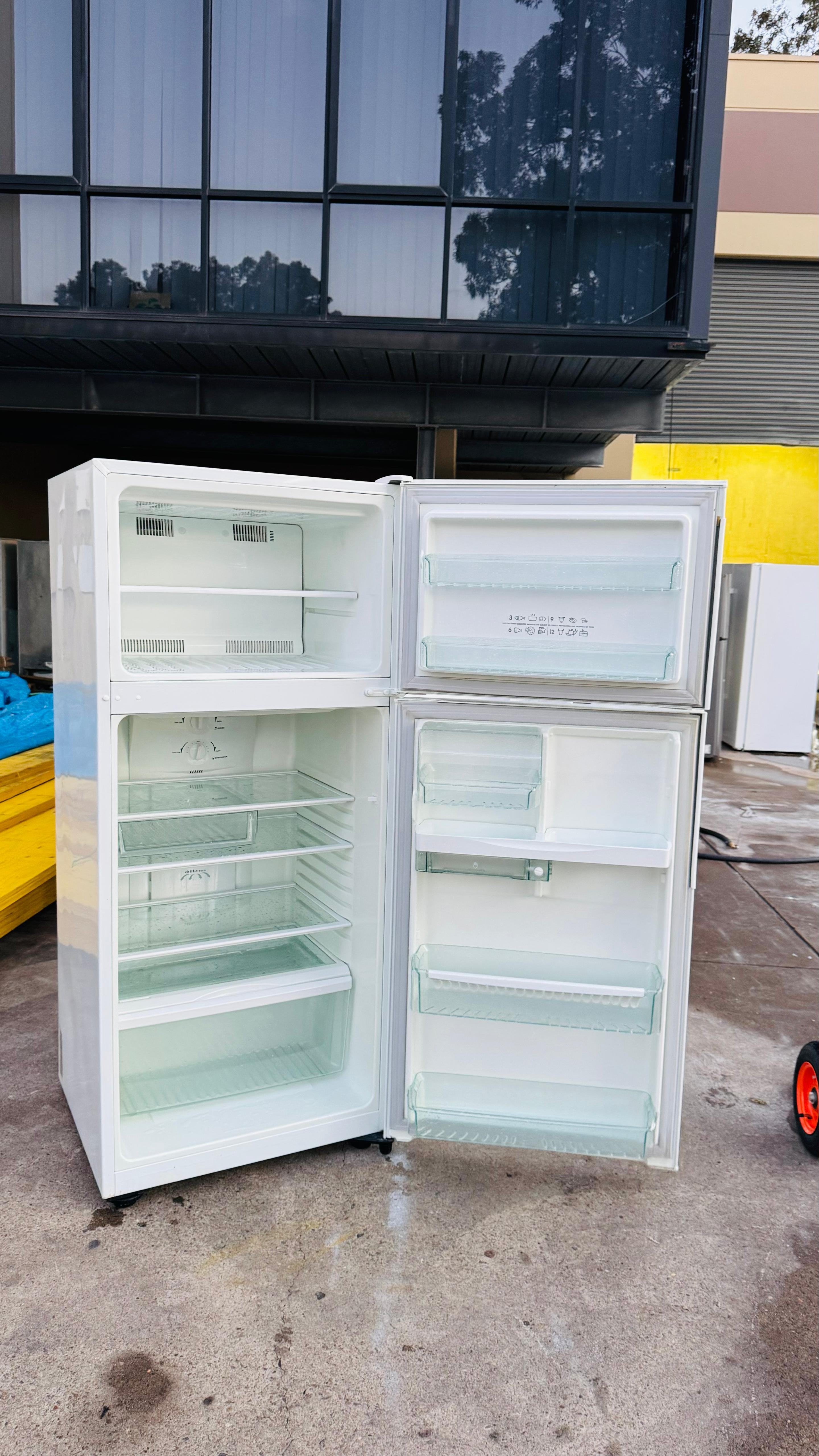WESTINGHOUSE 420 LITRES FRIDGE FREEZER