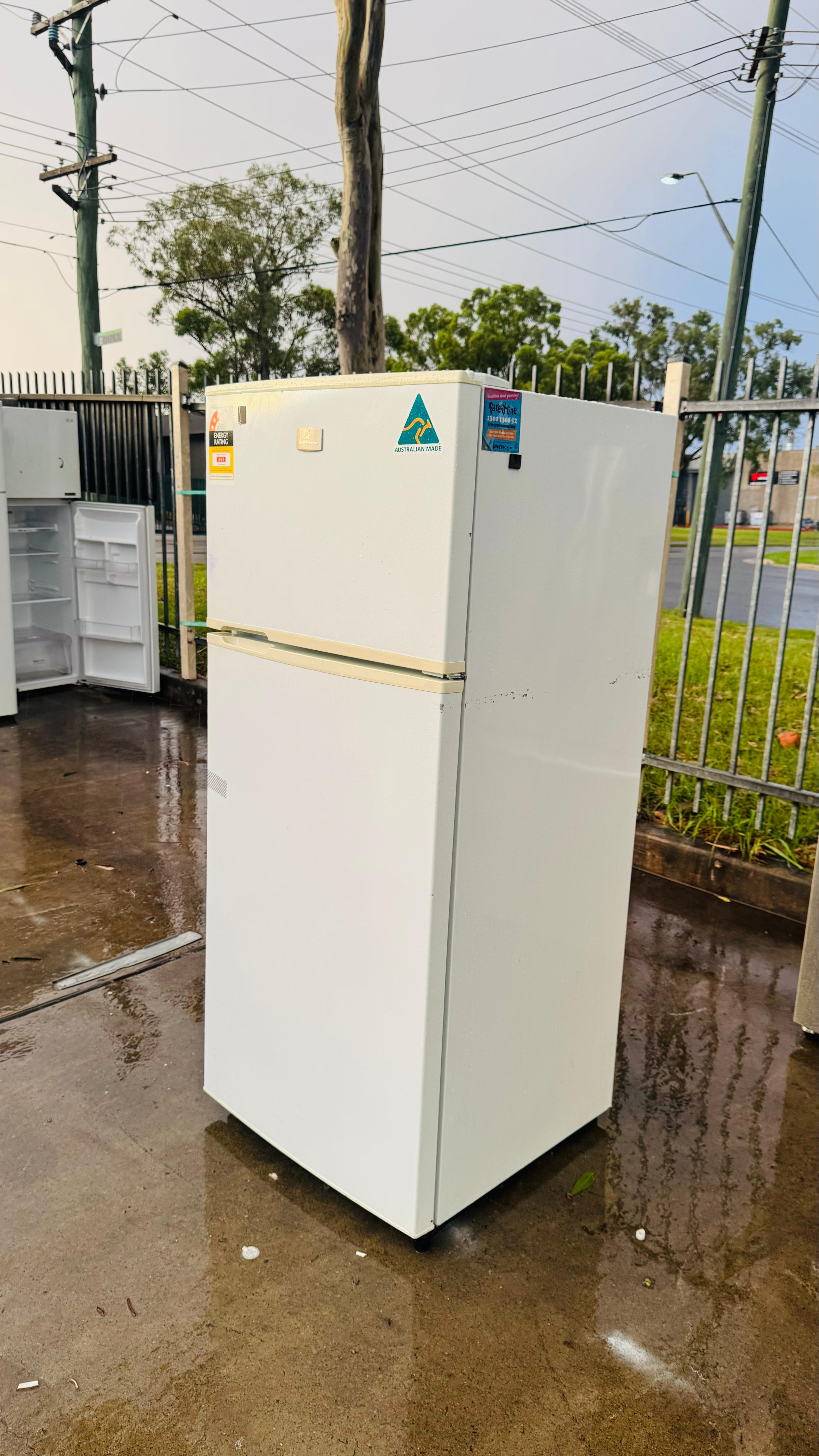 KELVINATOR 420 LITRES FRIDGE FREEZER