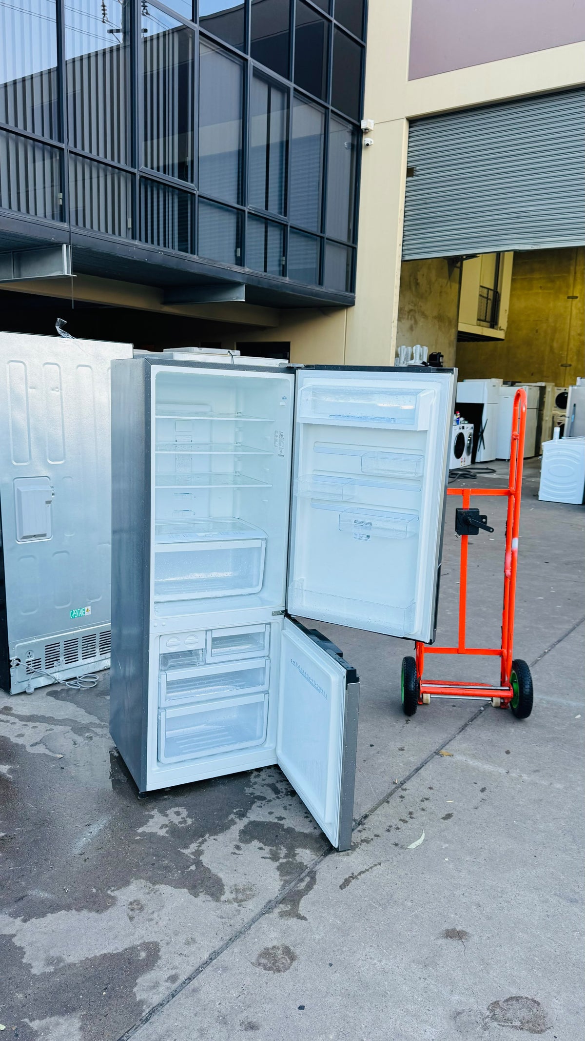 WESTINGHOUSE 340 LITRES FRIDGE FREEZER