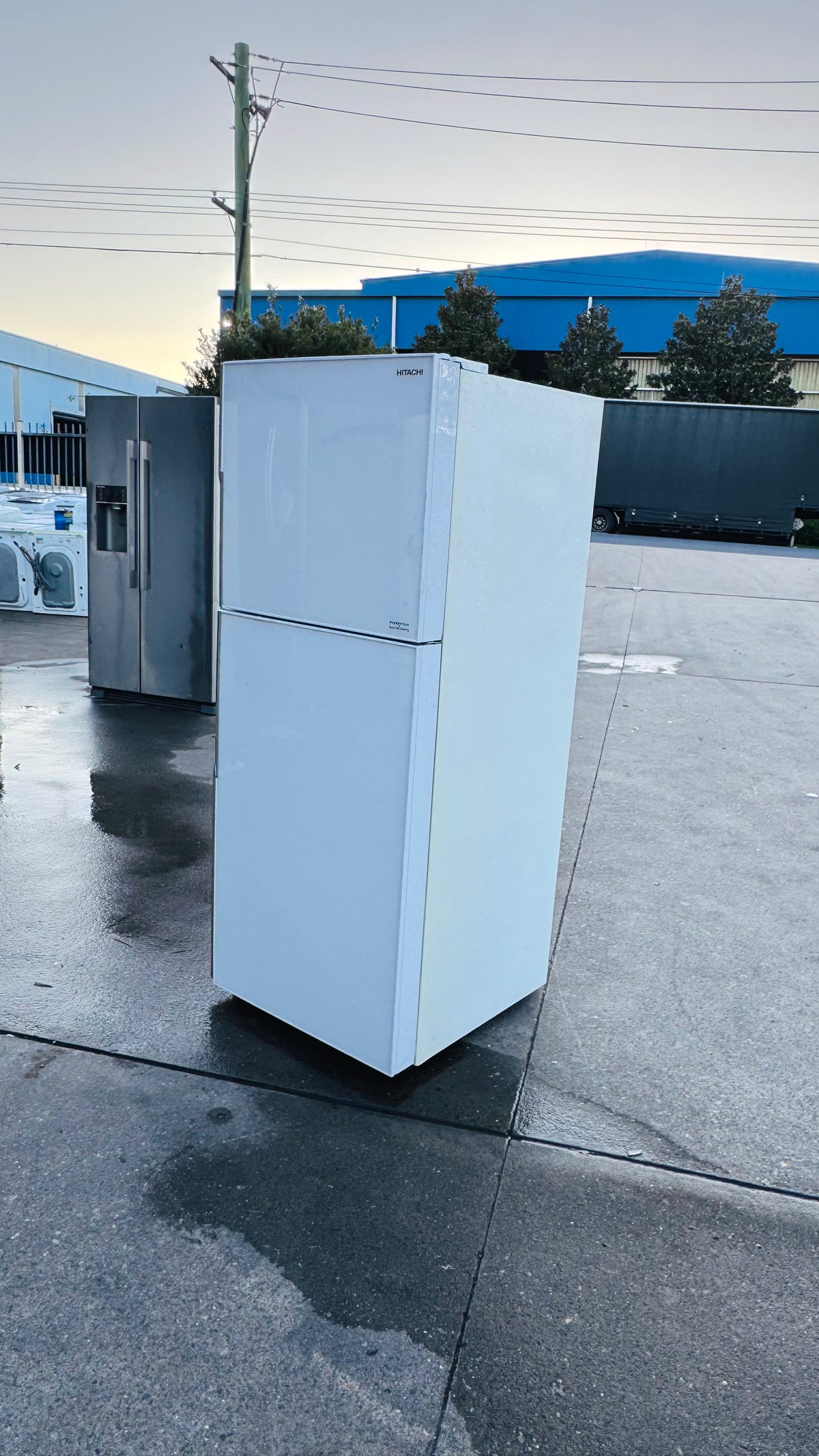 HITACHI 405 LITRES FRIDGE FREEZER