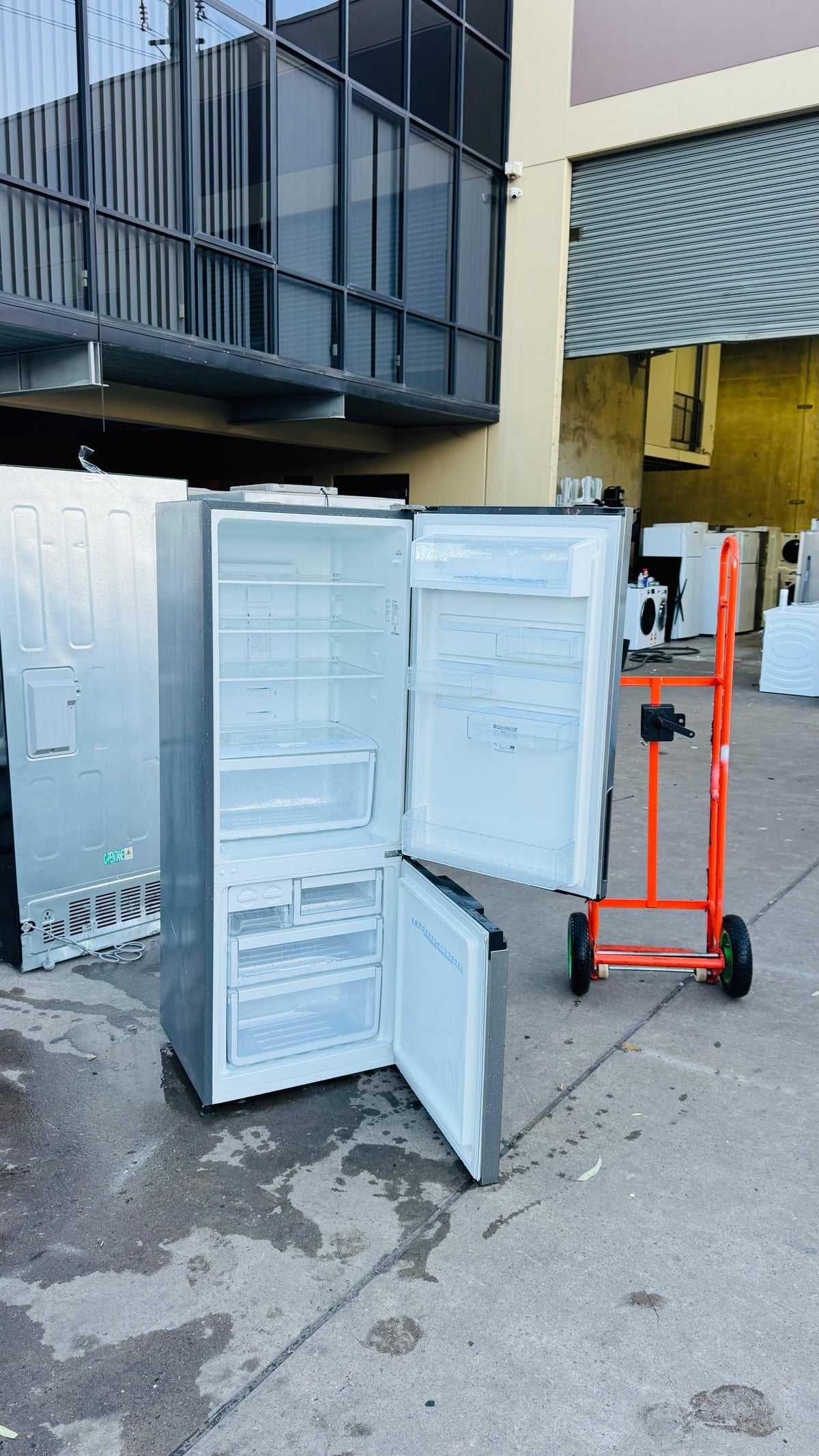 WESTINGHOUSE 340 LITRES FRIDGE FREEZER