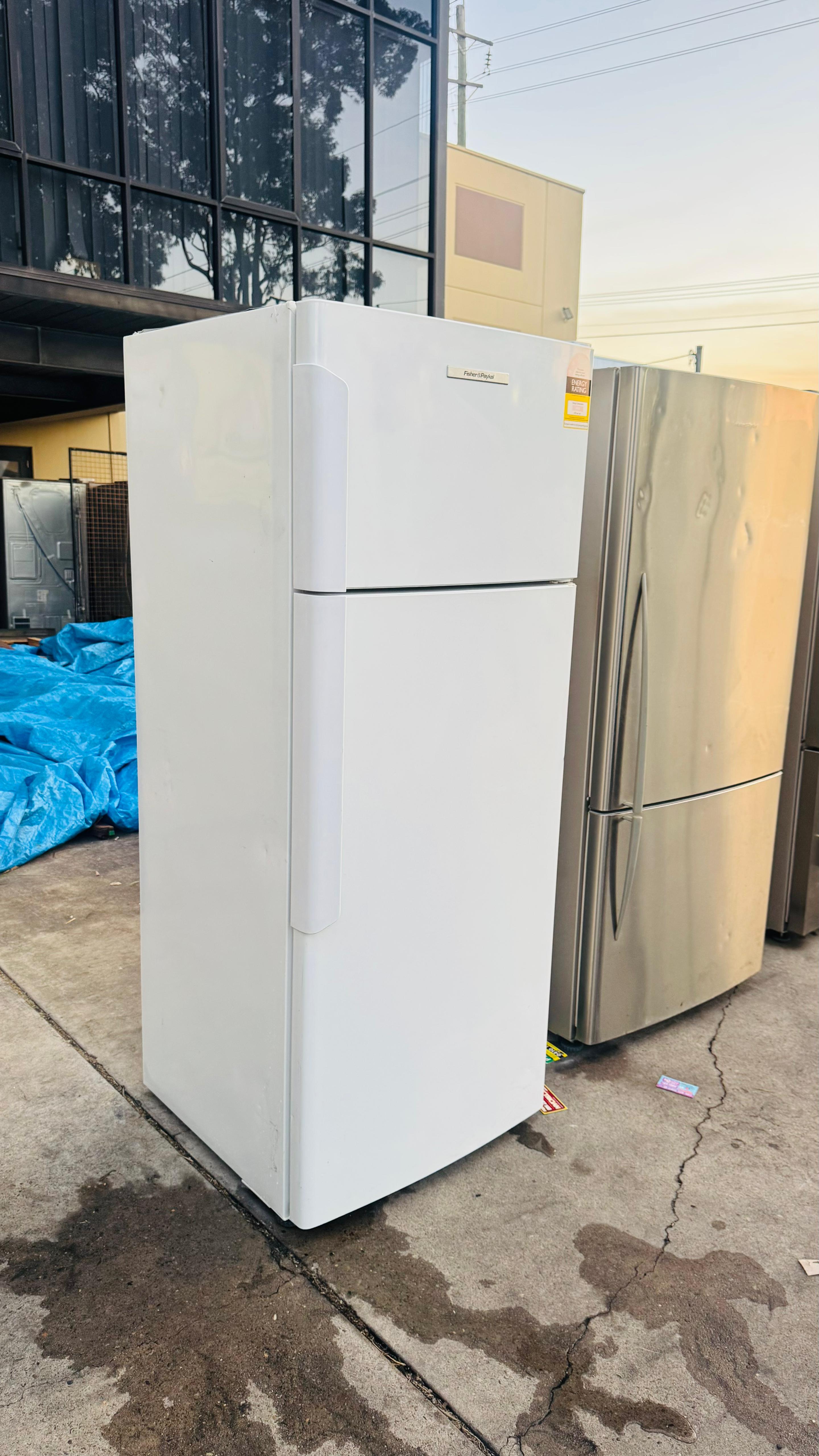 FISHER AND PAYKEL 447 LITRES FRIDGE FREEZER
