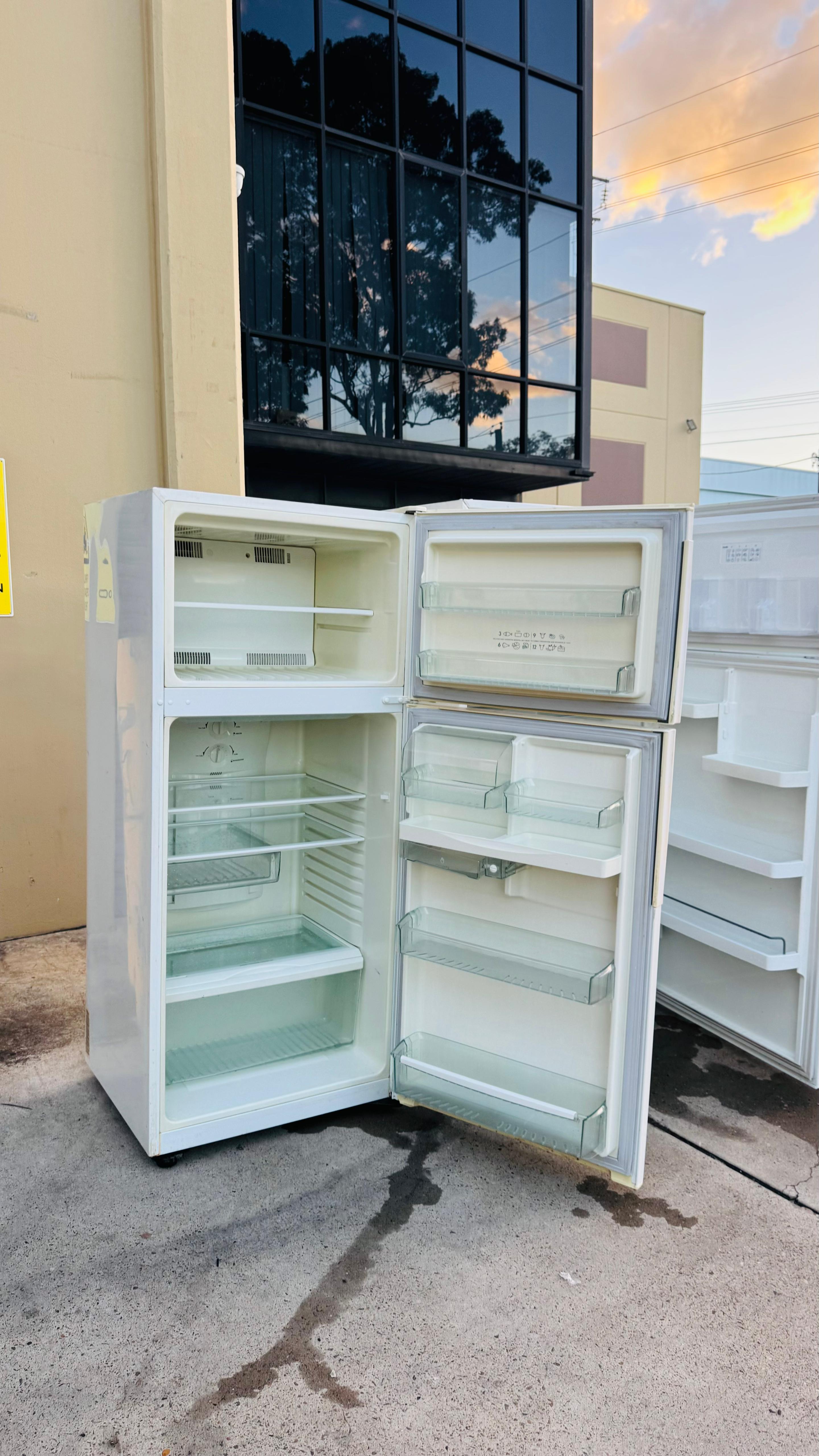 WESTINGHOUSE 416 LITRES FRIDGE FREEZER