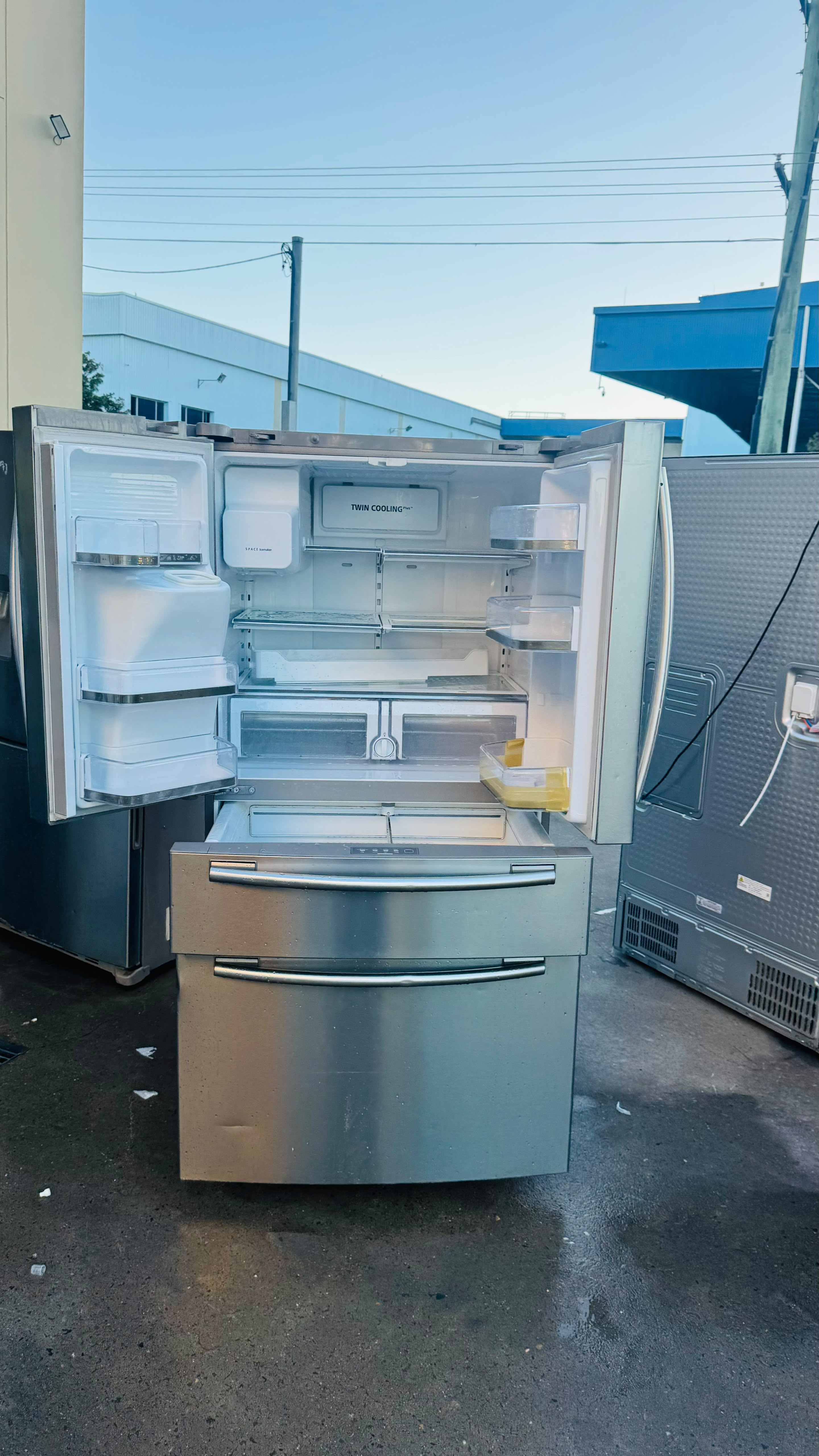 SAMSUNG FRENCH DOOR 668 FRIDGE FREEZER