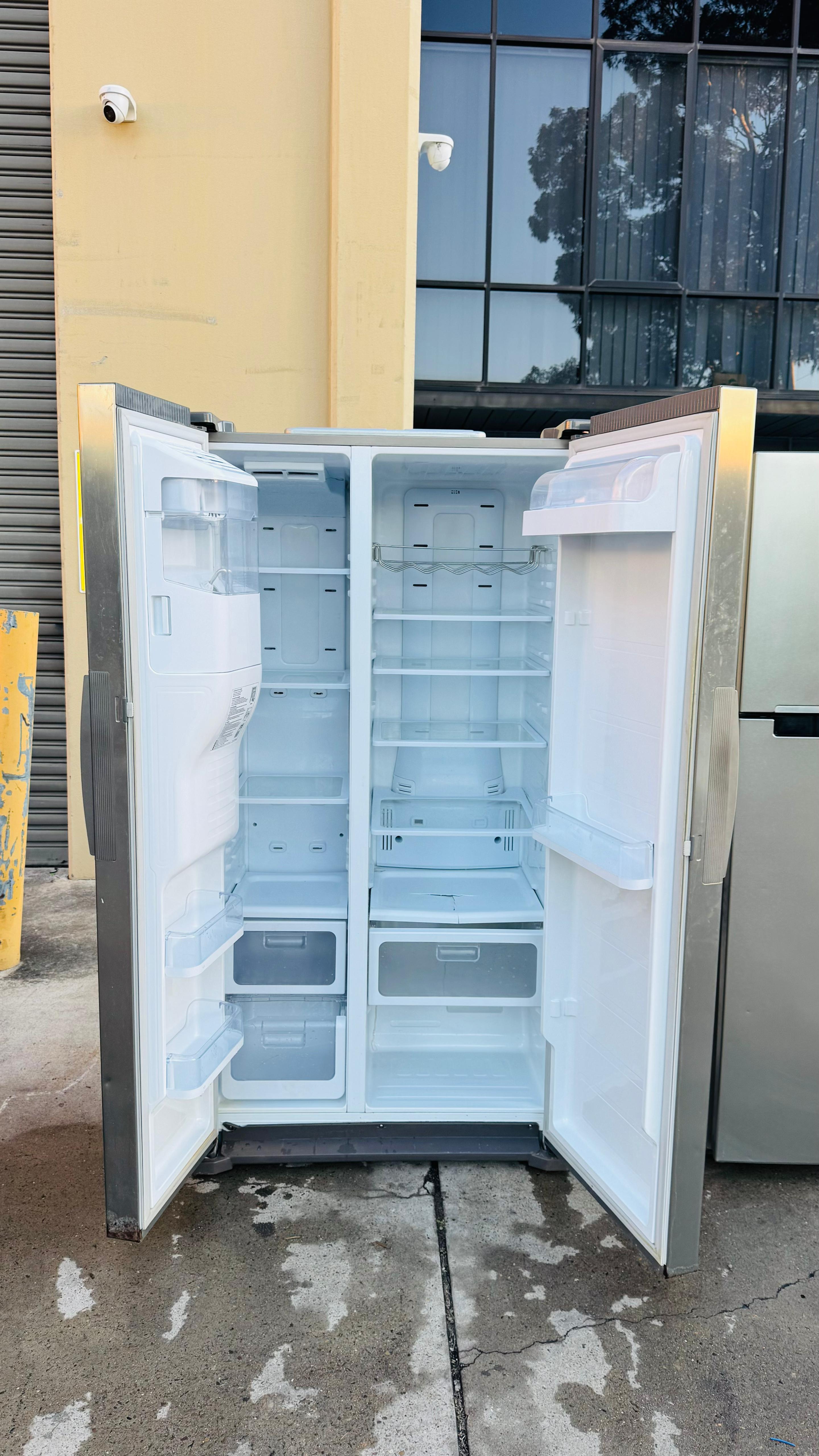SAMSUNG 611 LITRES SIDE BY SIDE DOOR FRIDGE FREEZER