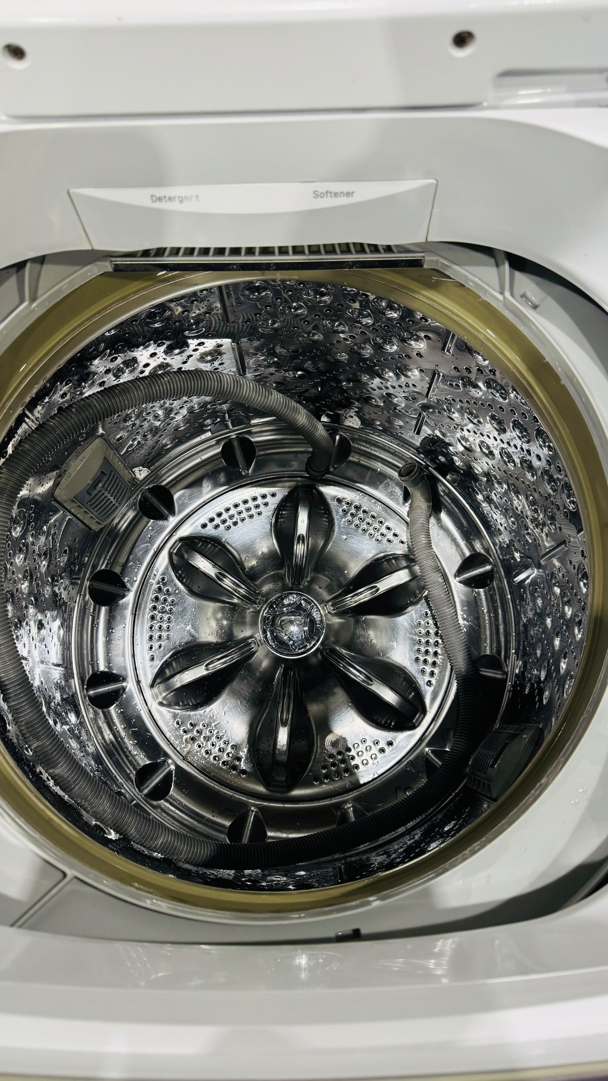 LG 9.5KGS TOP LOADER WASHING MACHINE