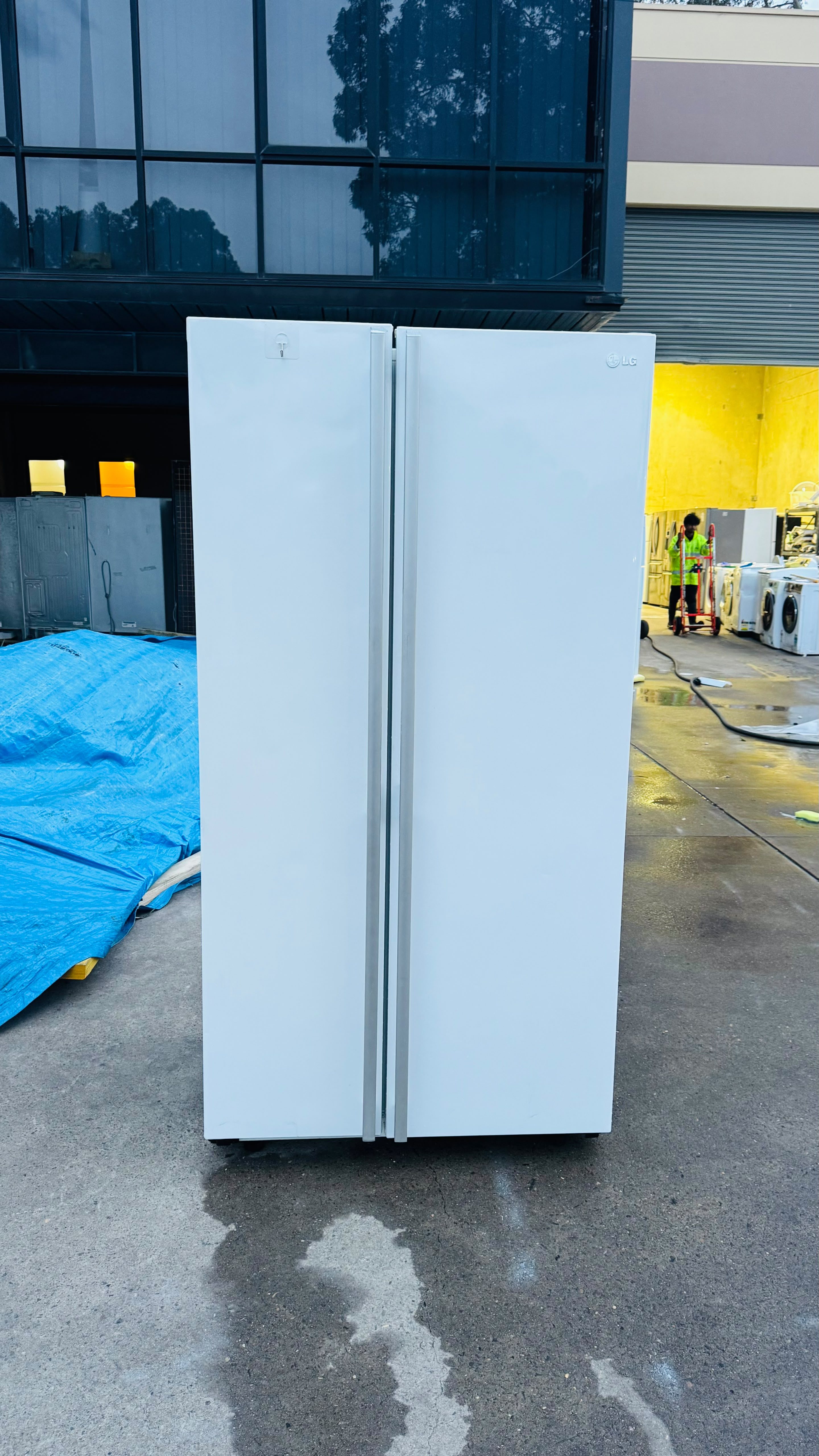 LG 581 LITRES SIDE BY SIDE FRIDGE FREEZER