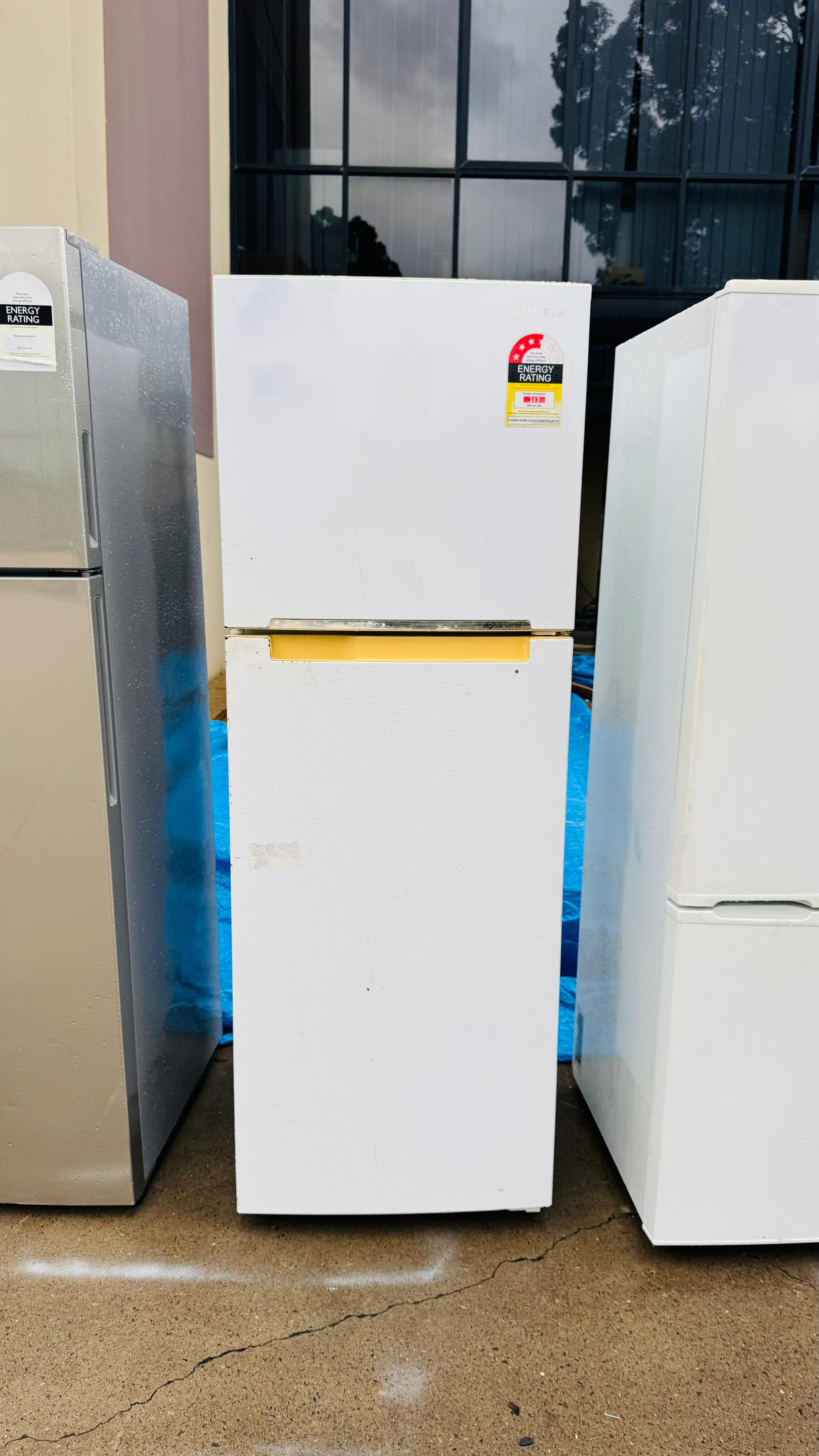 SAMSUNG 341 LITRES FRIDGE FREEZER