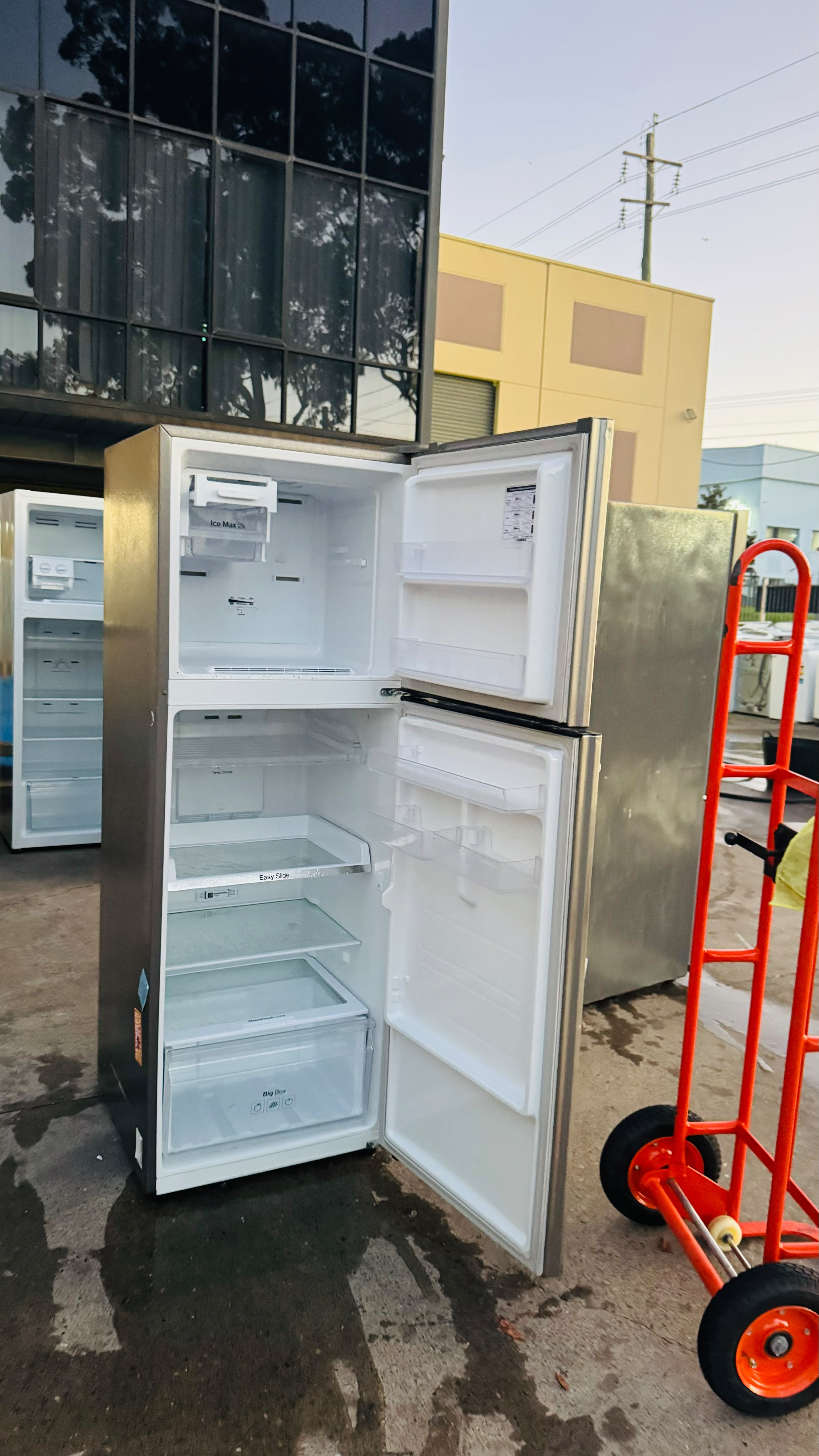 SAMSUNG 341 LITRES FRIDGE FREEZER