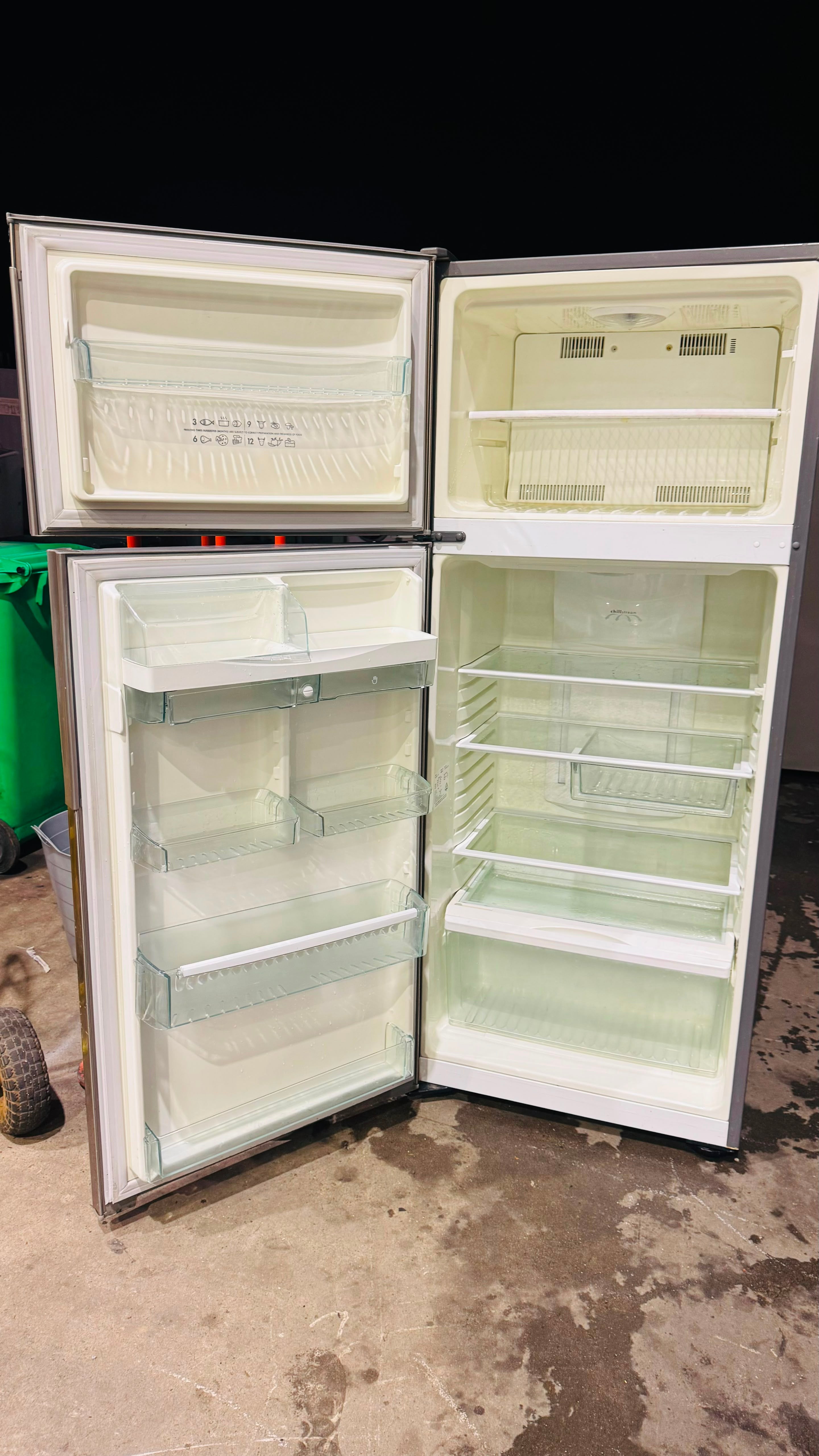 WESTINGHOUSE 390 LITRES FRIDGE FREEZER
