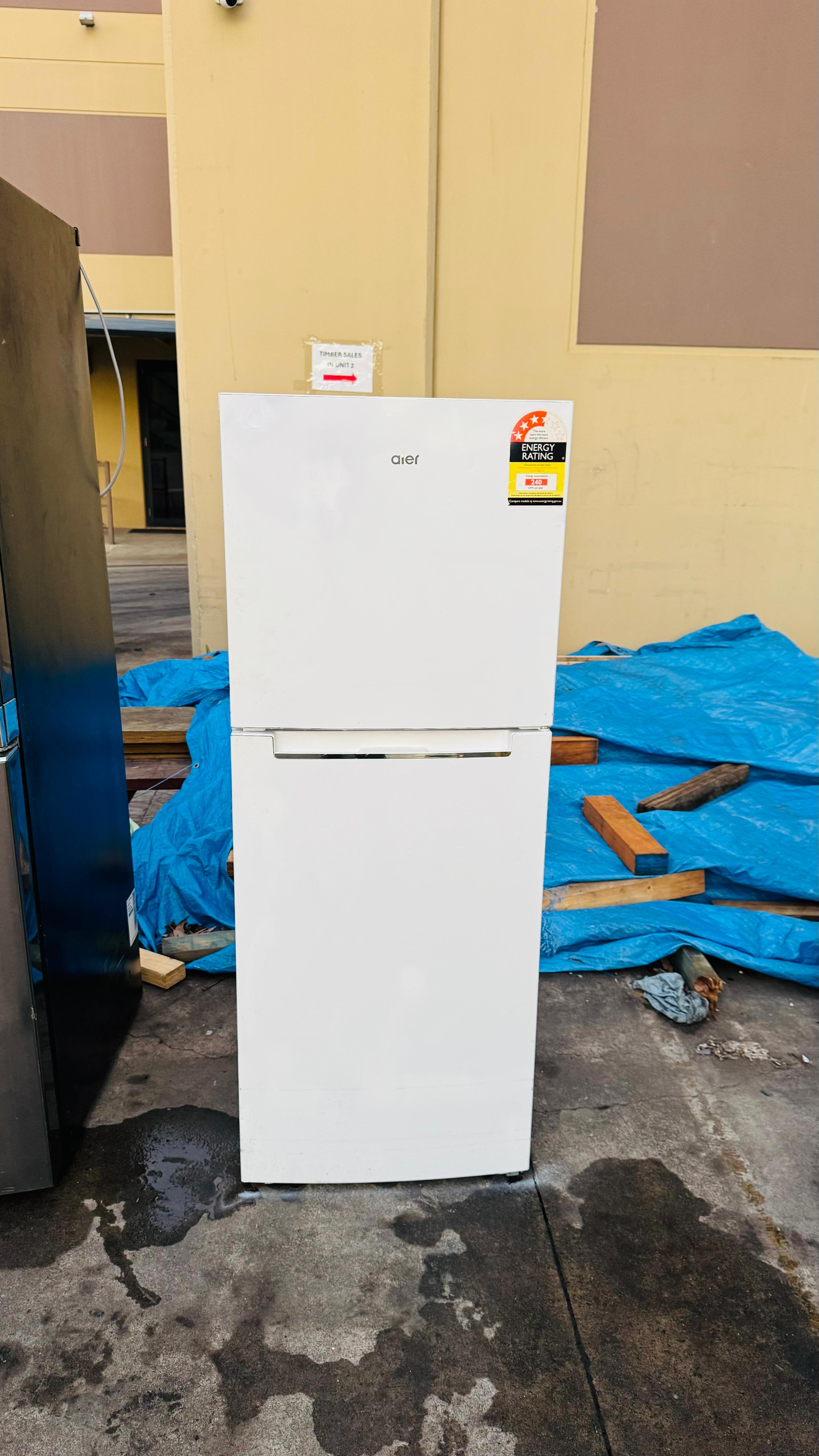 HAIER 220 LITRES FRIDGE FREEZER