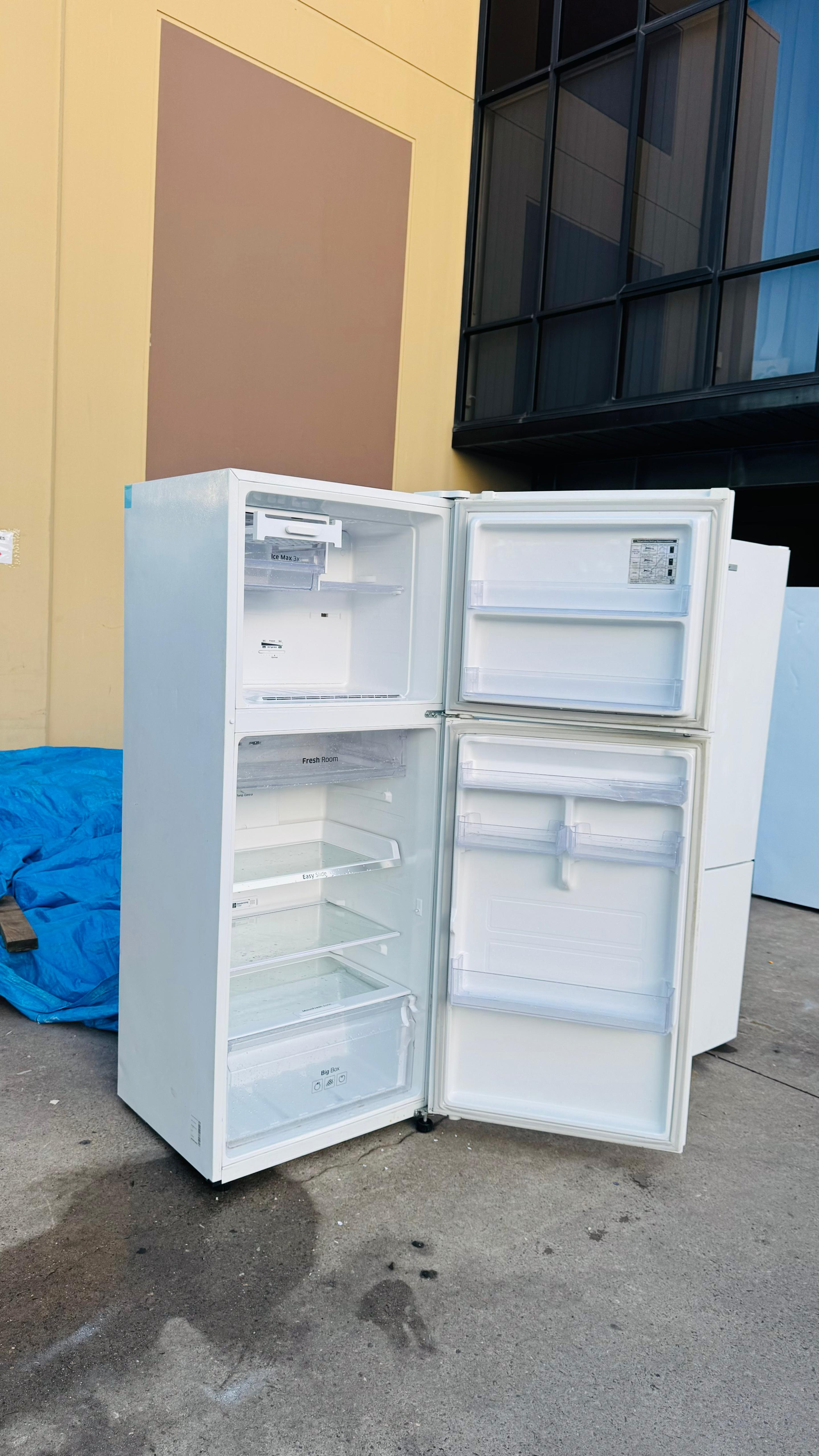 SAMSUNG 393 LITRES FRIDGE FREEZER