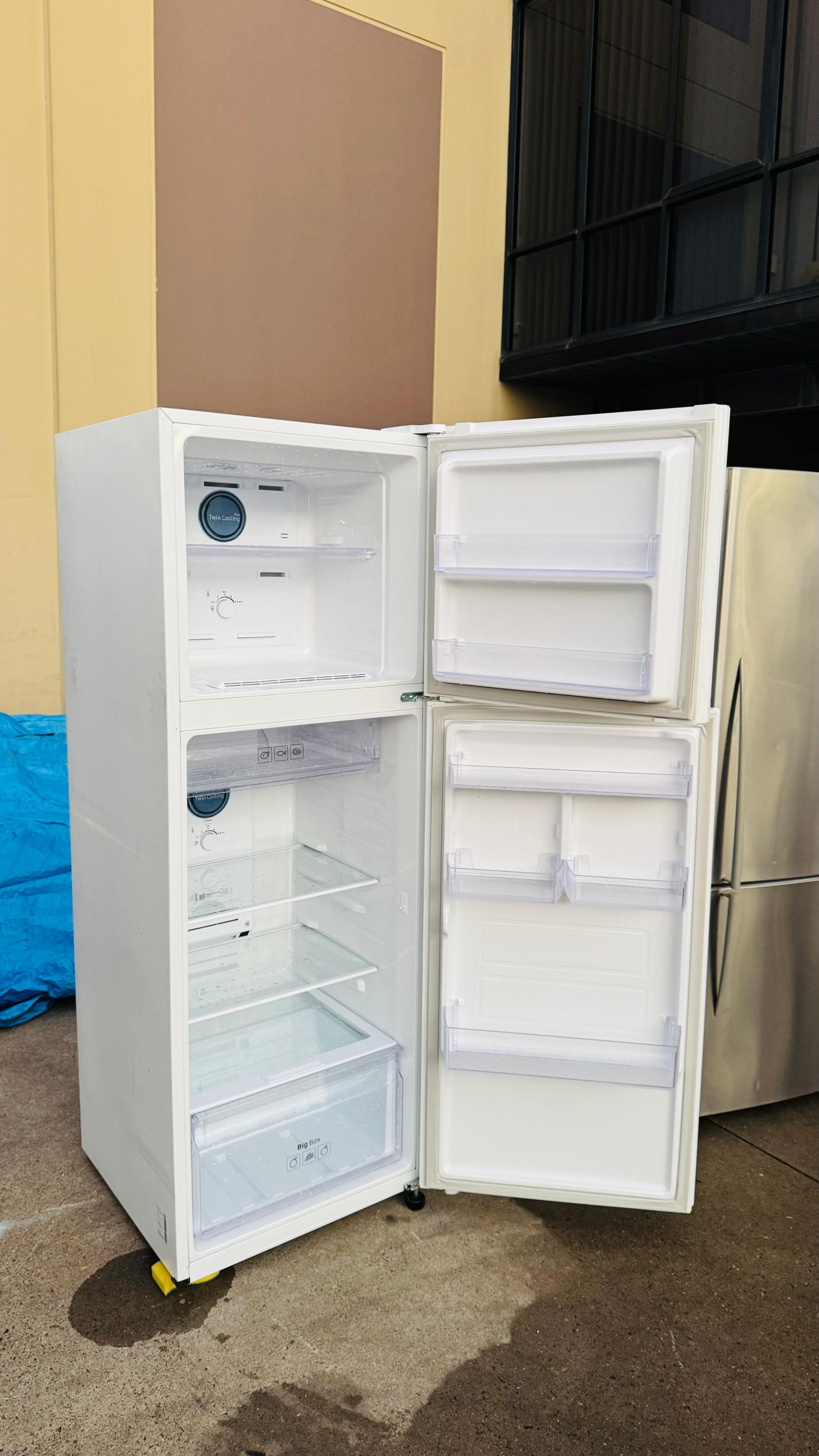 SAMSUNG 343 LITRES FRIDGE FREEZER