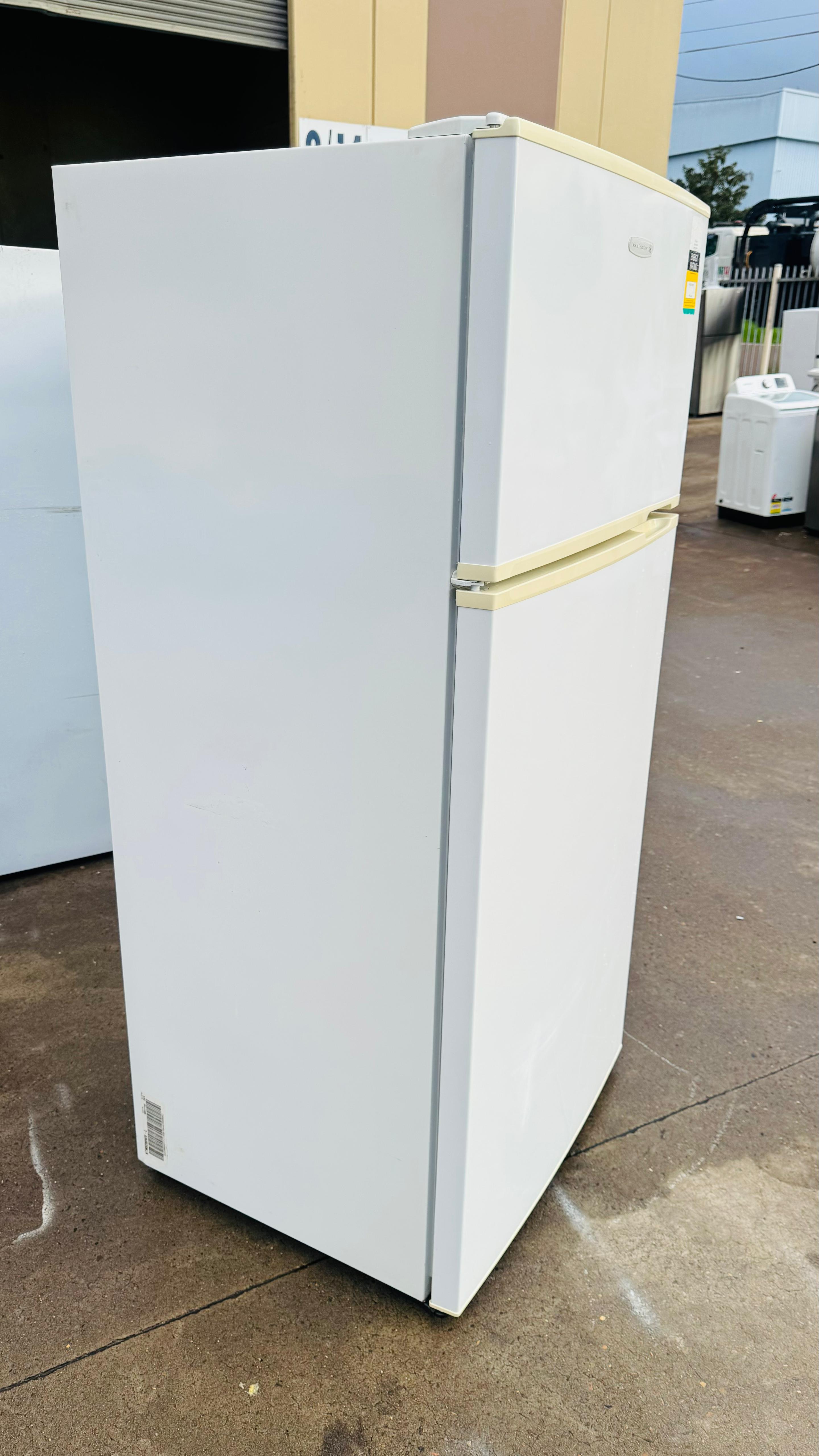 KELVINATOR 520 LITRES FRIDGE FREEZER