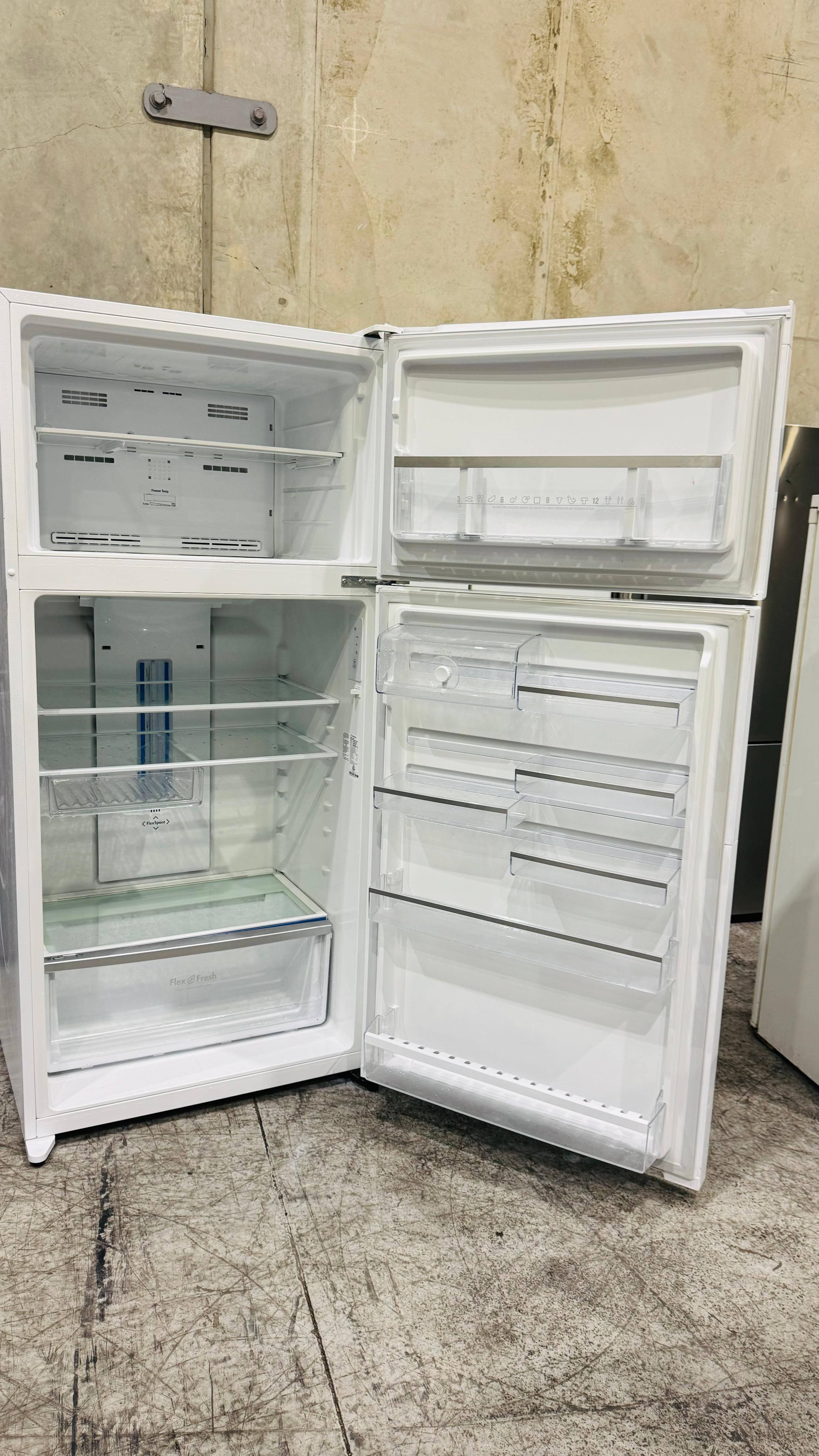 WESTINGHOUSE 537 LITRES FRIDGE FREEZER
