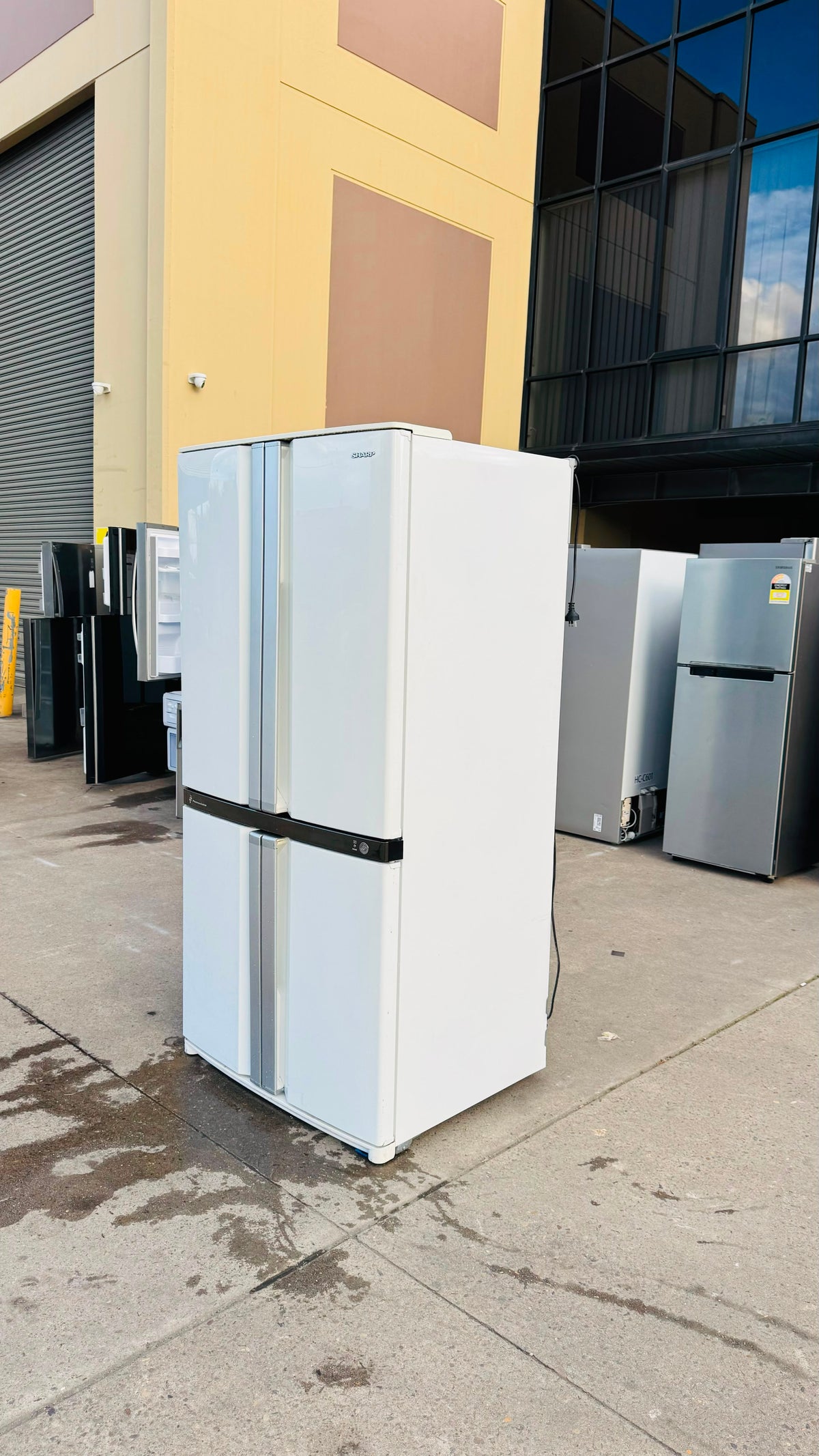 SHARP QUAD FRENCH DOOR 653 LITRES FRIDGE FREEZER