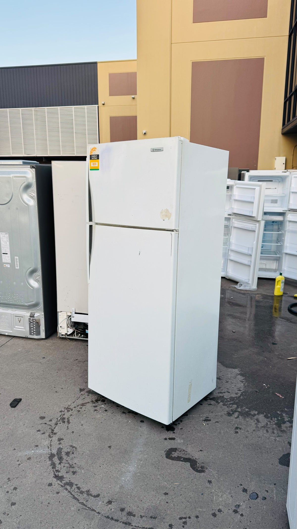 WESTINGHOUSE 390 LITRES FRIDGE FREEZER