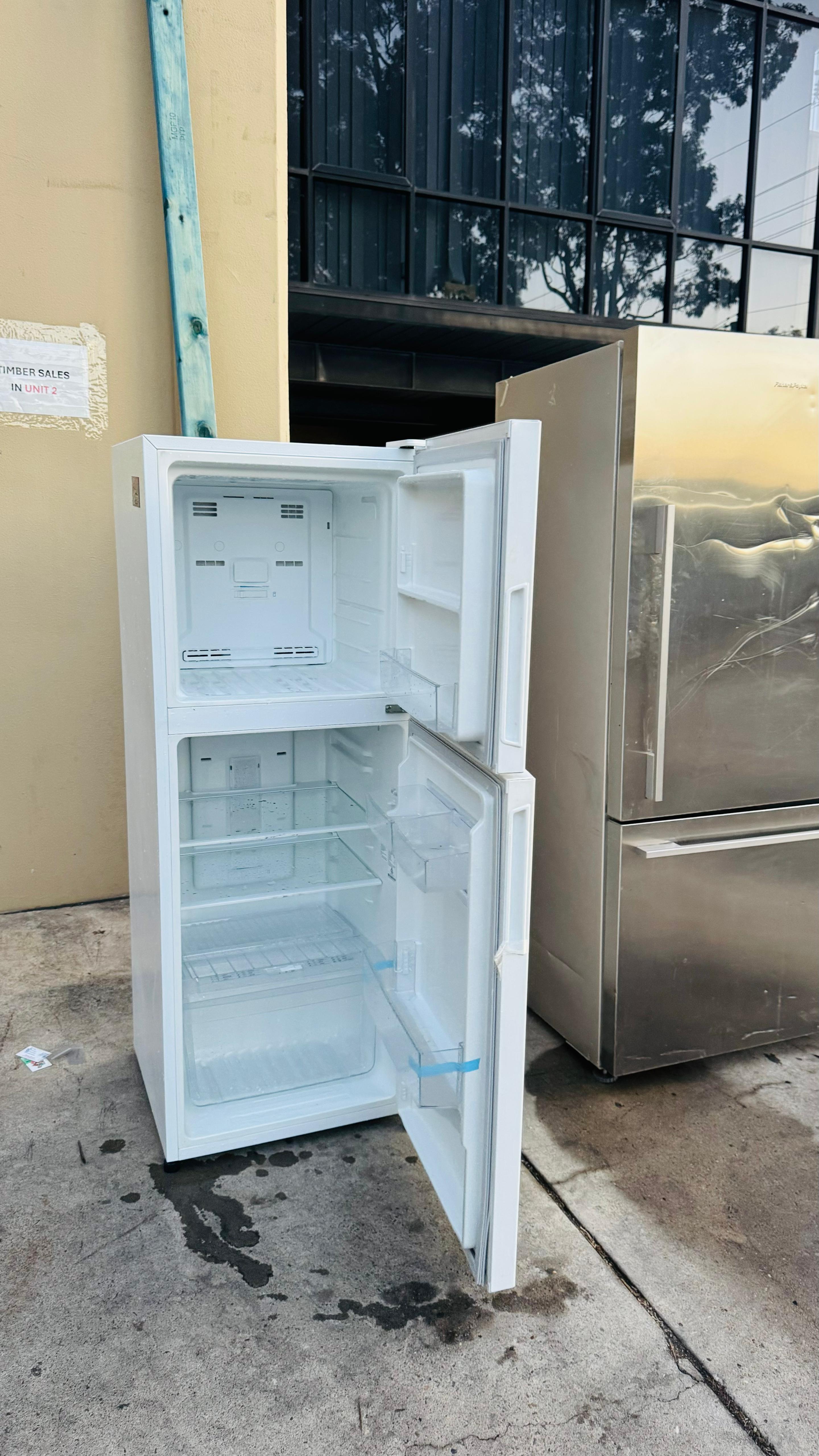 KELVINATOR 245 LITRES FRIDGE FREEZER