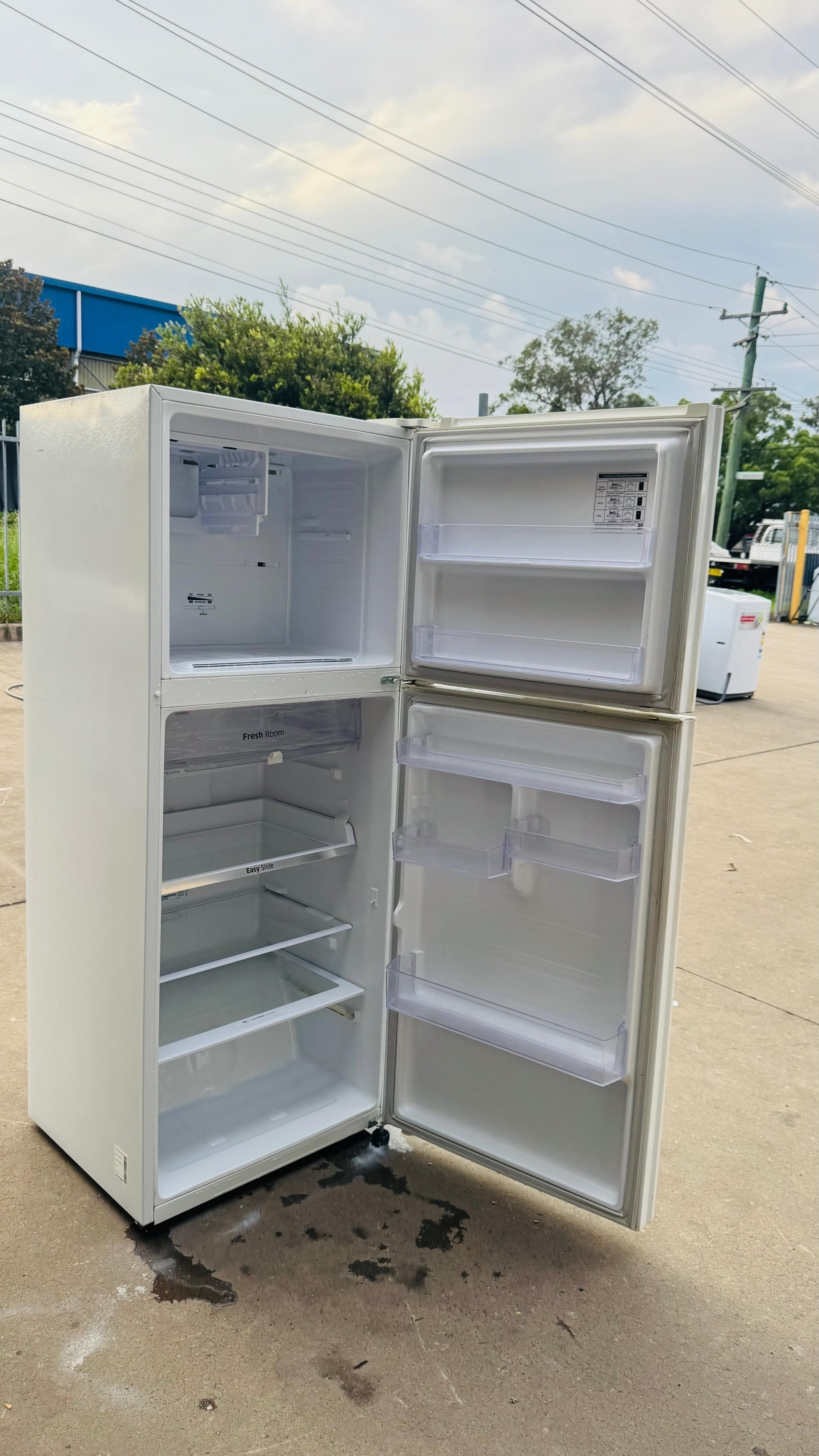 SAMSUNG 393 LITRES FRIDGE FREEZER