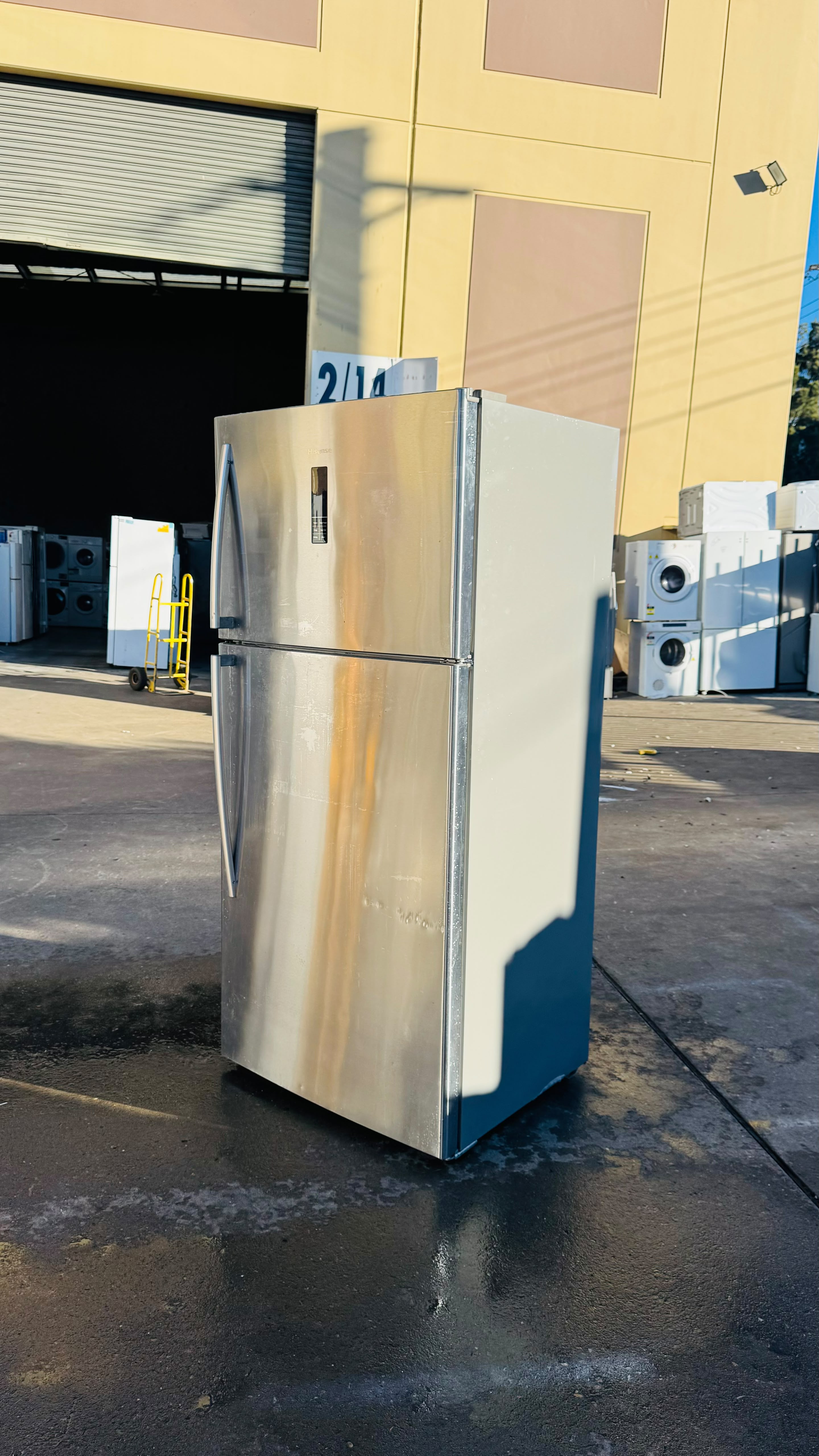 HISENSE 526 LITRES FRIDGE FREEZER