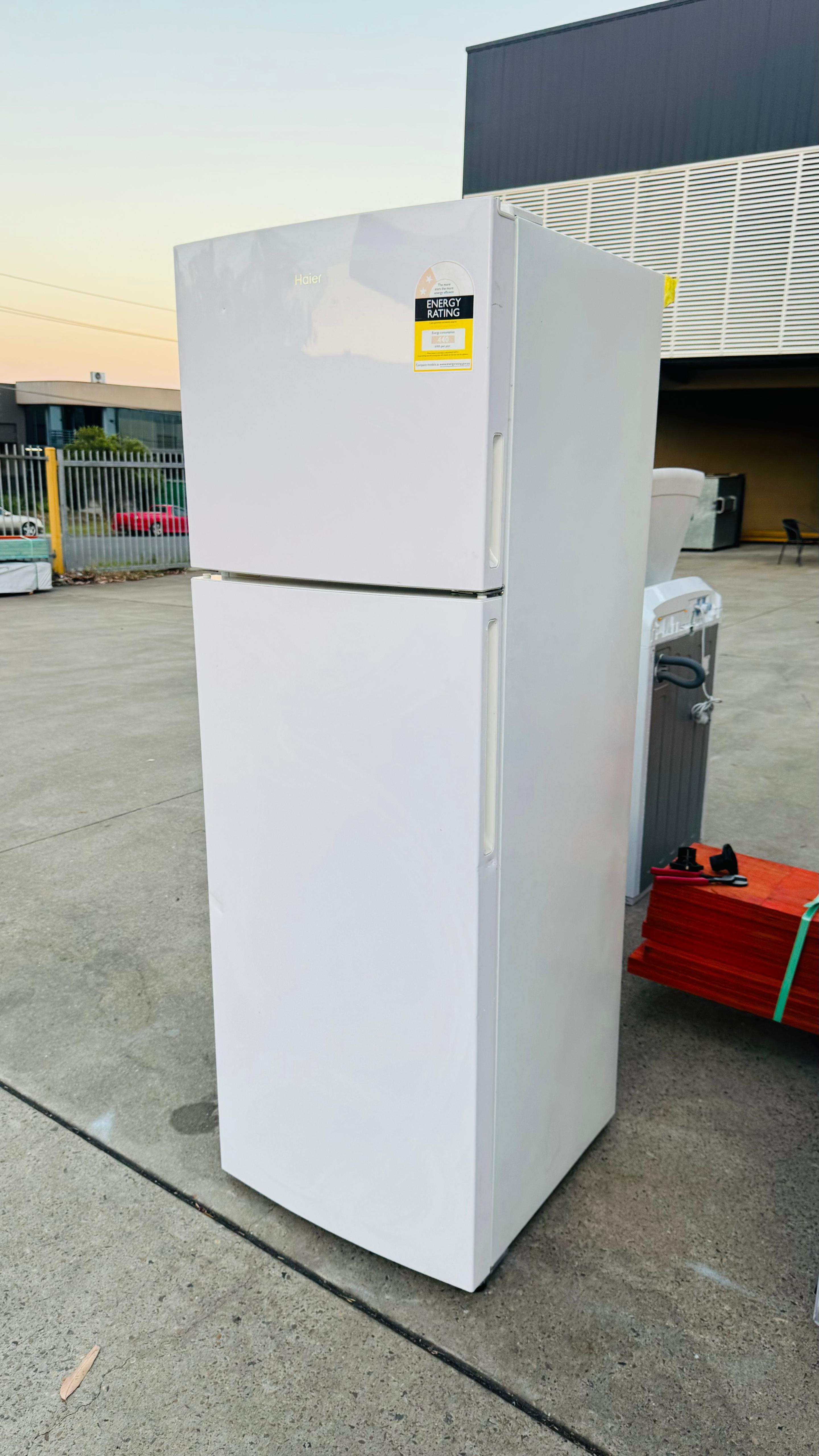 HAIER 335 LITRES FRIDGE FREEZER