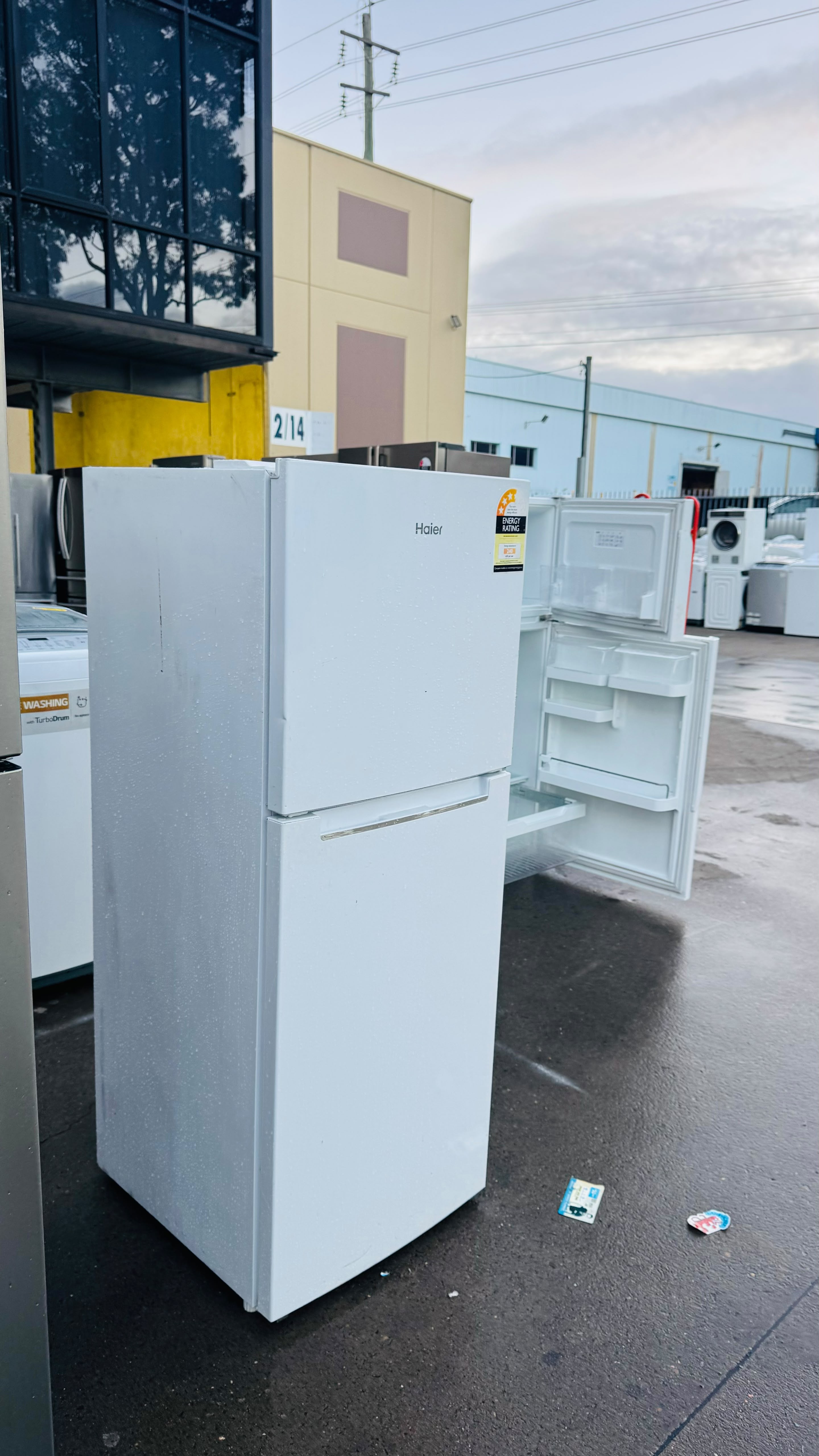 HAIER 220 LITRES FRIDGE FREEZER